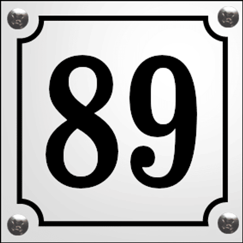 Huisnummer gebold met kader (wit/zwart)