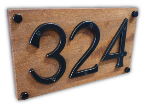 Teak hout naambord met zwarte stalen cijfers