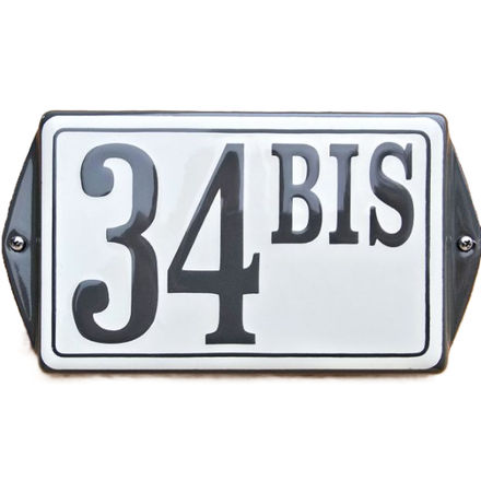 Huisnummer model oor gekleurde oren en kader