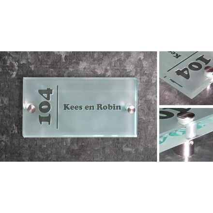Naamborden van glas
