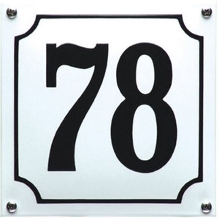 Huisnummer gebold met kader (wit/zwart))