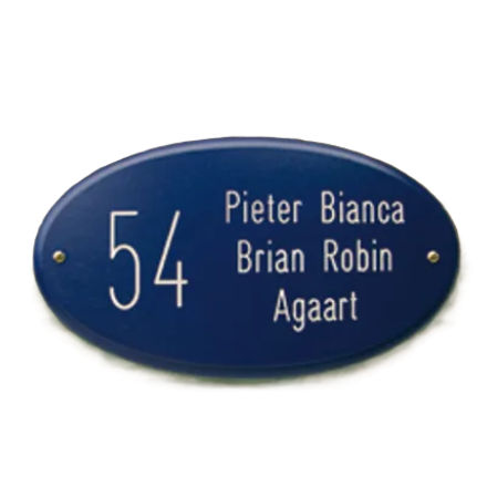 Houten naamplaat| Tekst gegraveerd | Tekst kleur licht beige achtig |