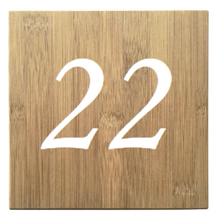 Houten huisnummerbord vierkant | Bamboe | Diverse cijfertypes | Zwart of Wit cijferkleur |