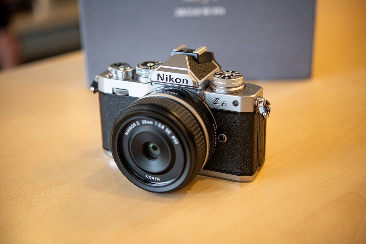 Nikon Z fc Fly More Combo