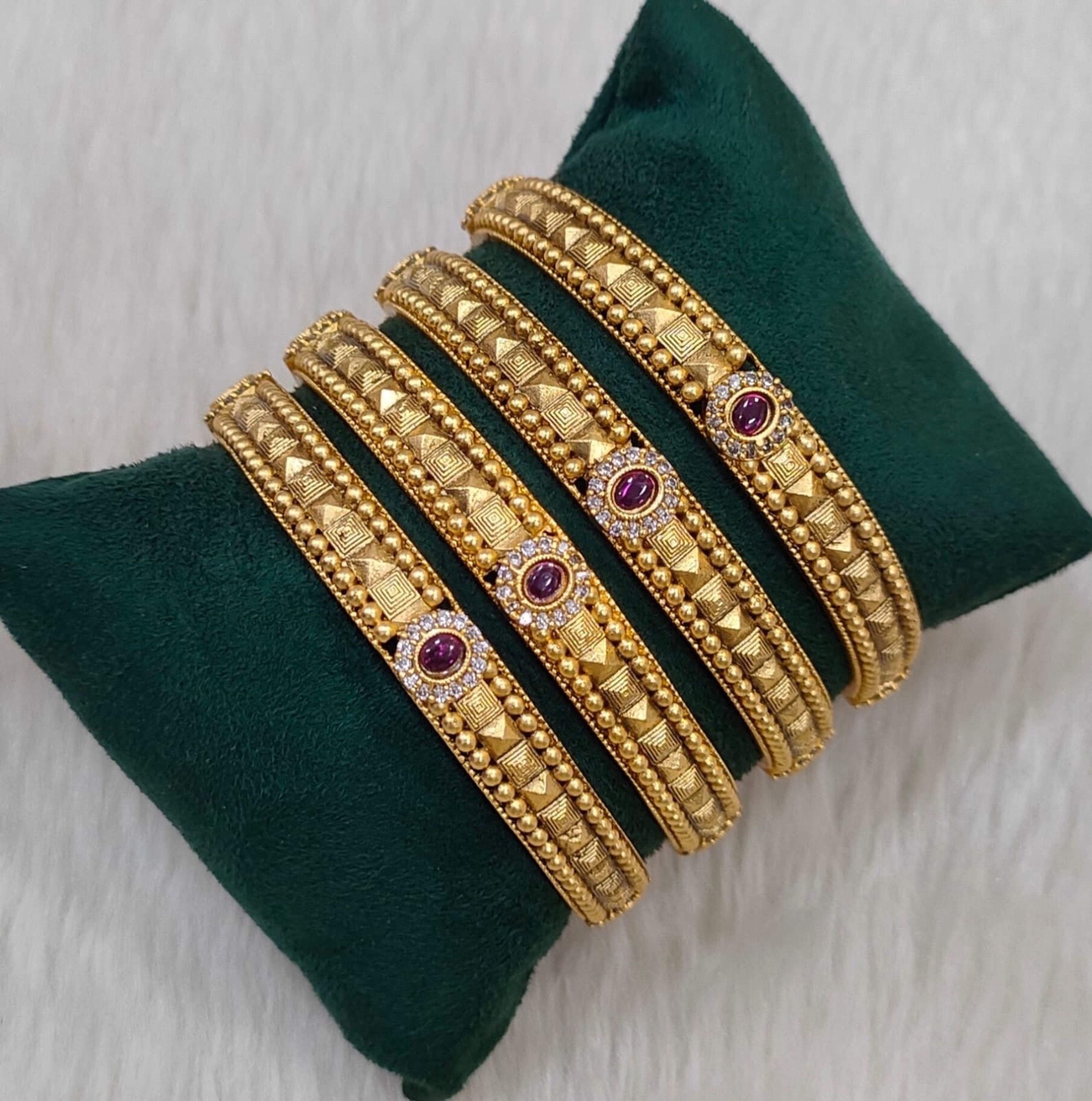 Antique Red Stone Bangle Set (Size 2.6)