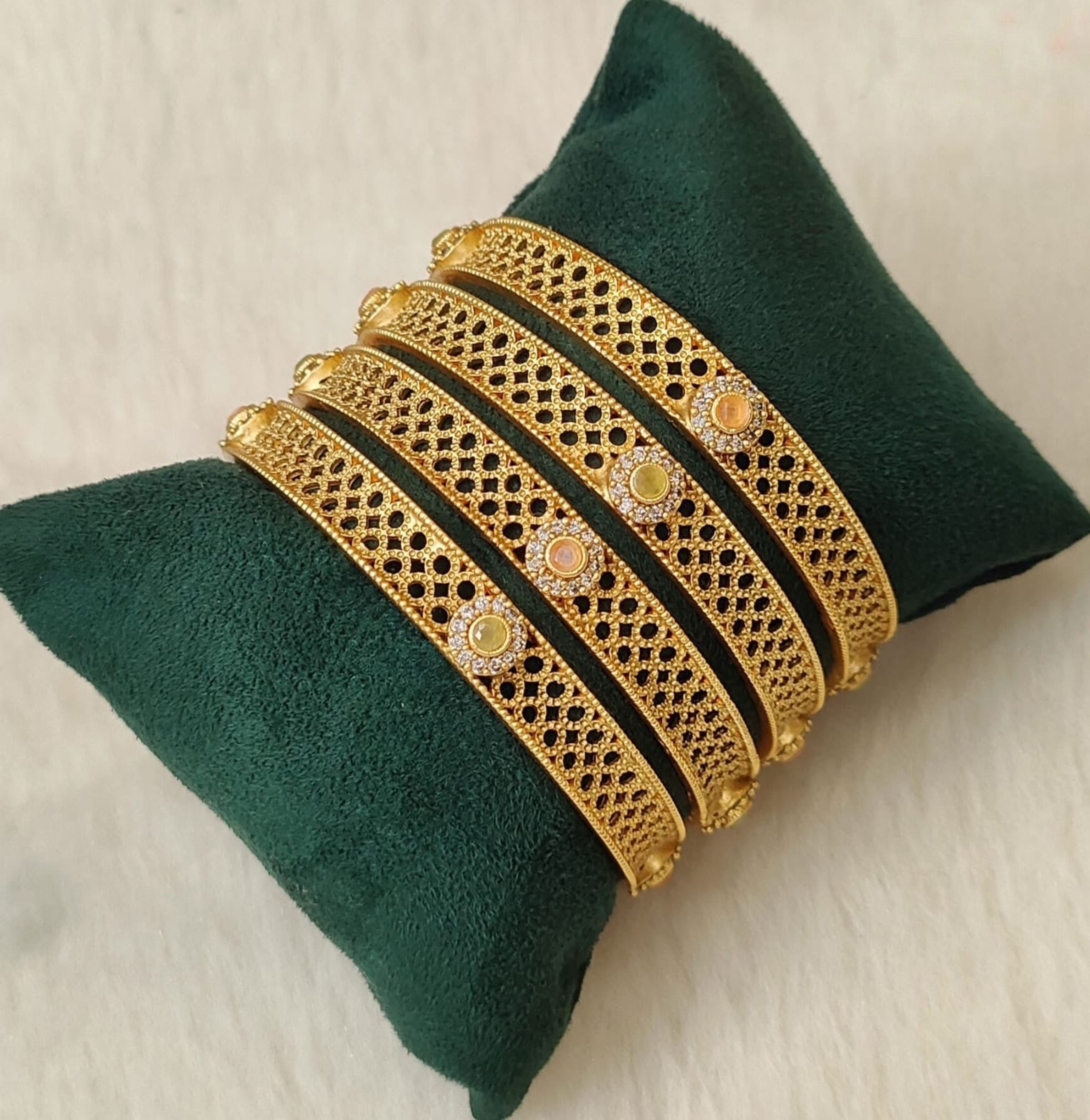 Filigree Antique Bangle Set (Size 2.6)