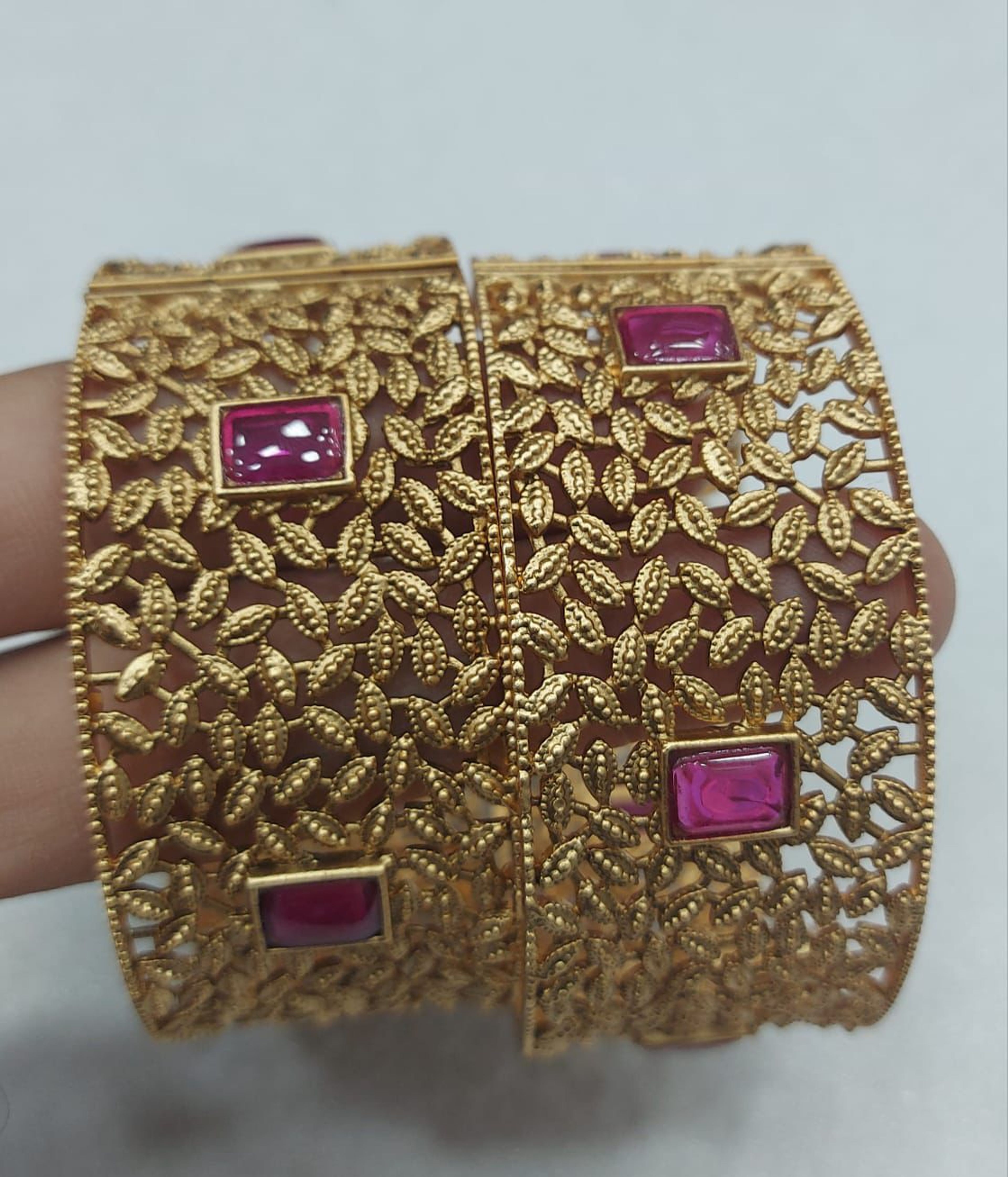 Antique Leaf Mesh Pink Stone Bangle Pair