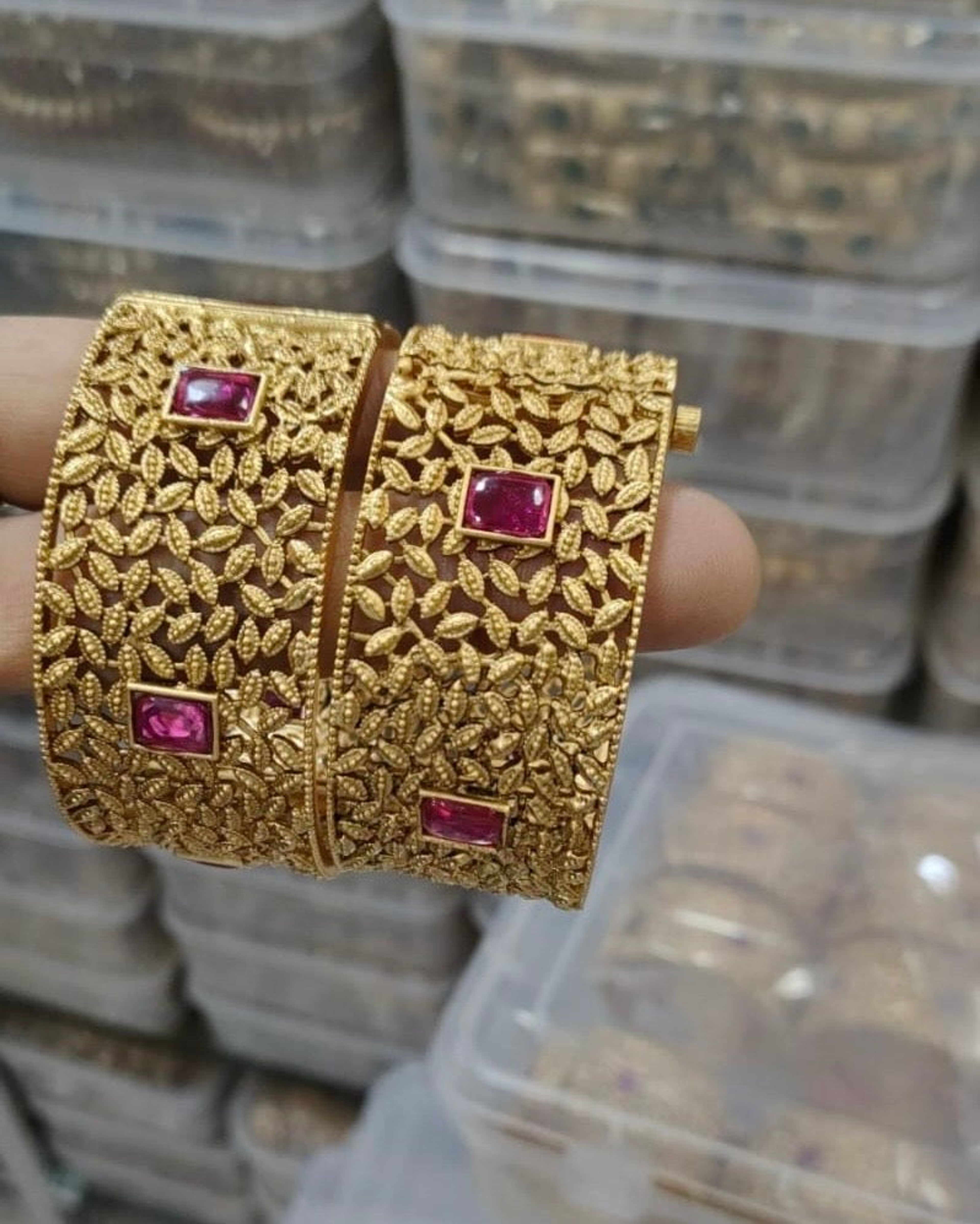 Antique Leaf Mesh Pink Stone Bangle Pair