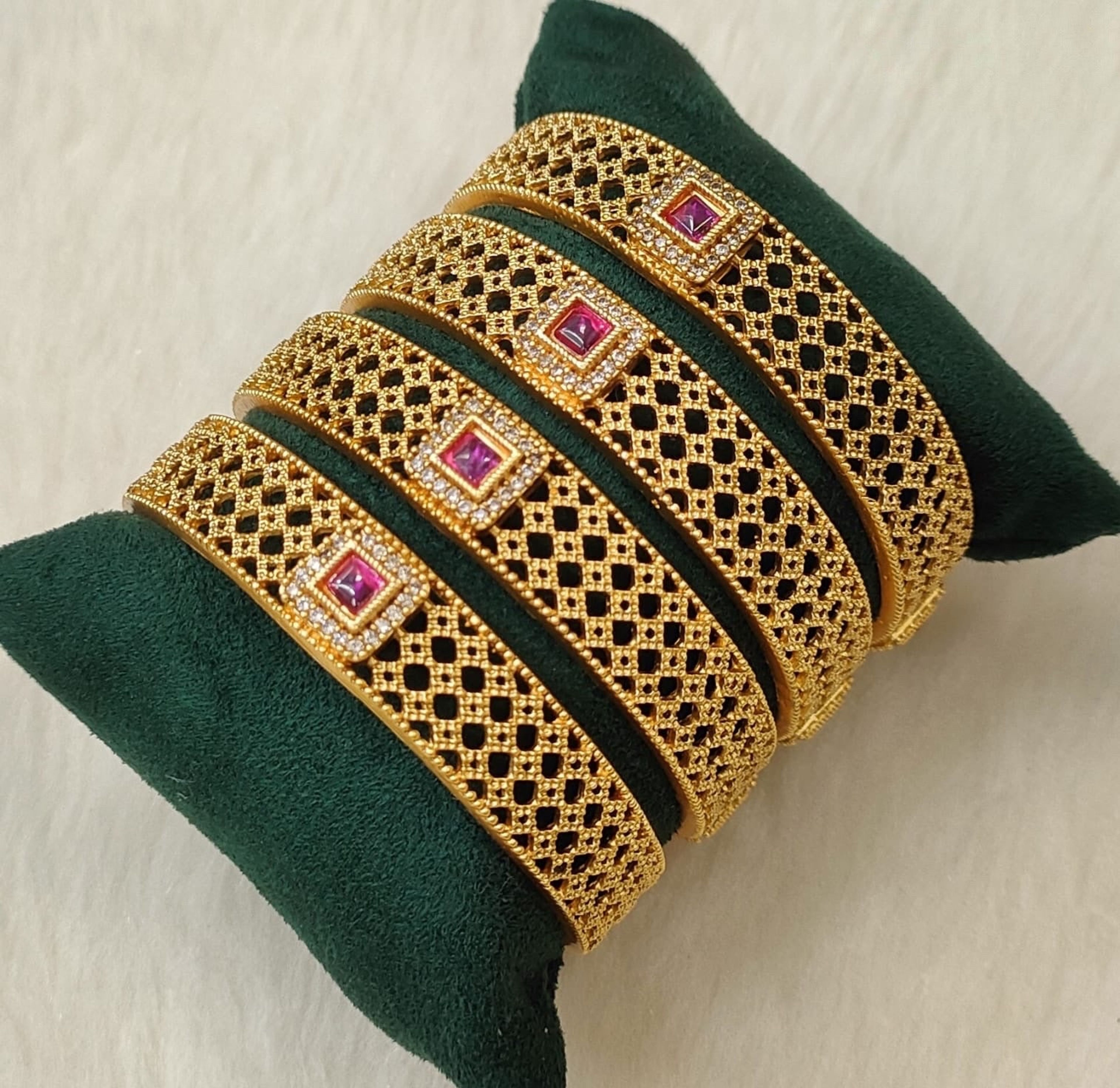 Antique Pink Stone Lattice Bangle Set (Size 2.2)