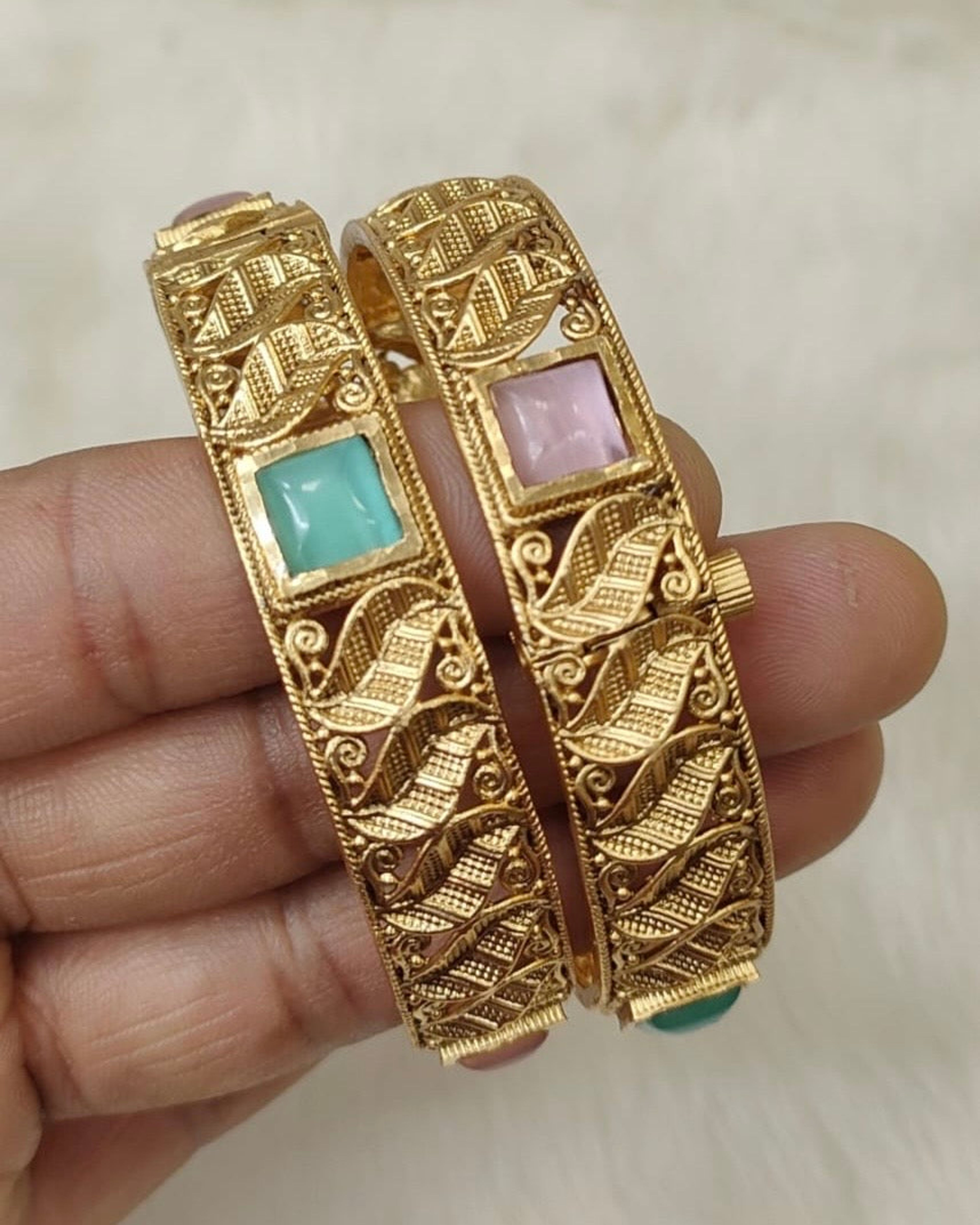Antique Bangle 2/2 2/6
