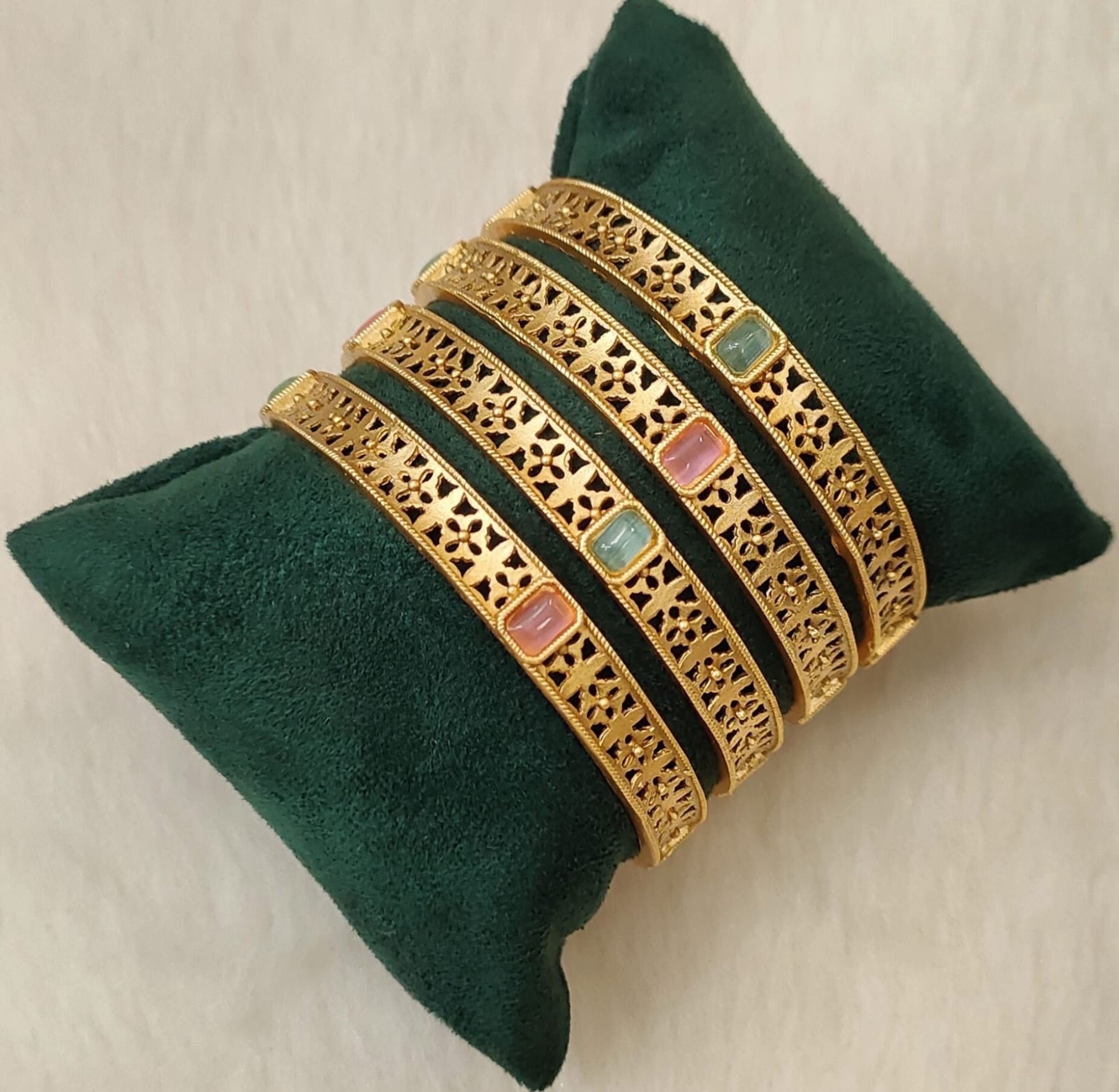 Floral Cutout Antique Bangle Set (Size 2.2)