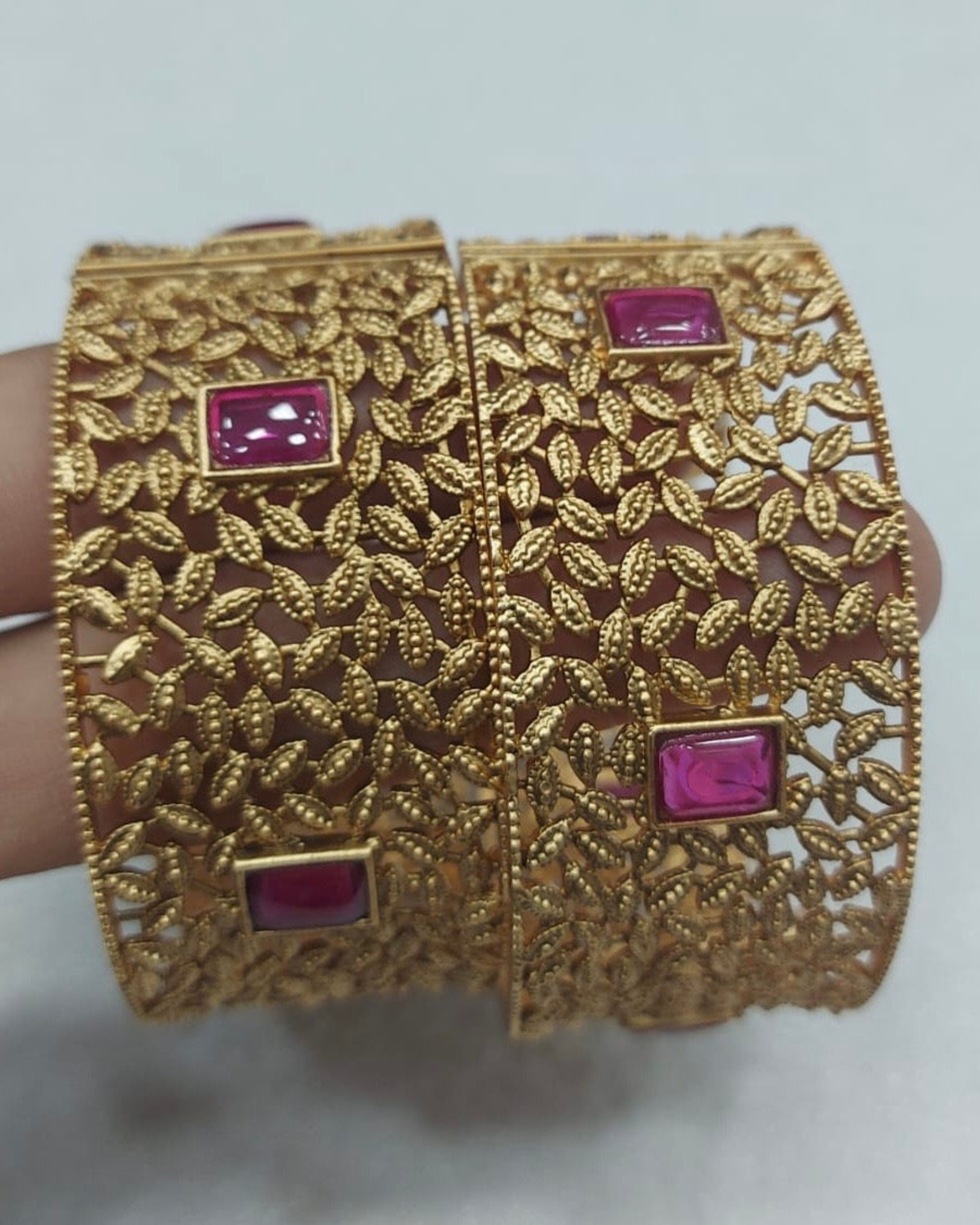 Antique Leaf Pink Stone Bangle Pair (Size 2.8)
