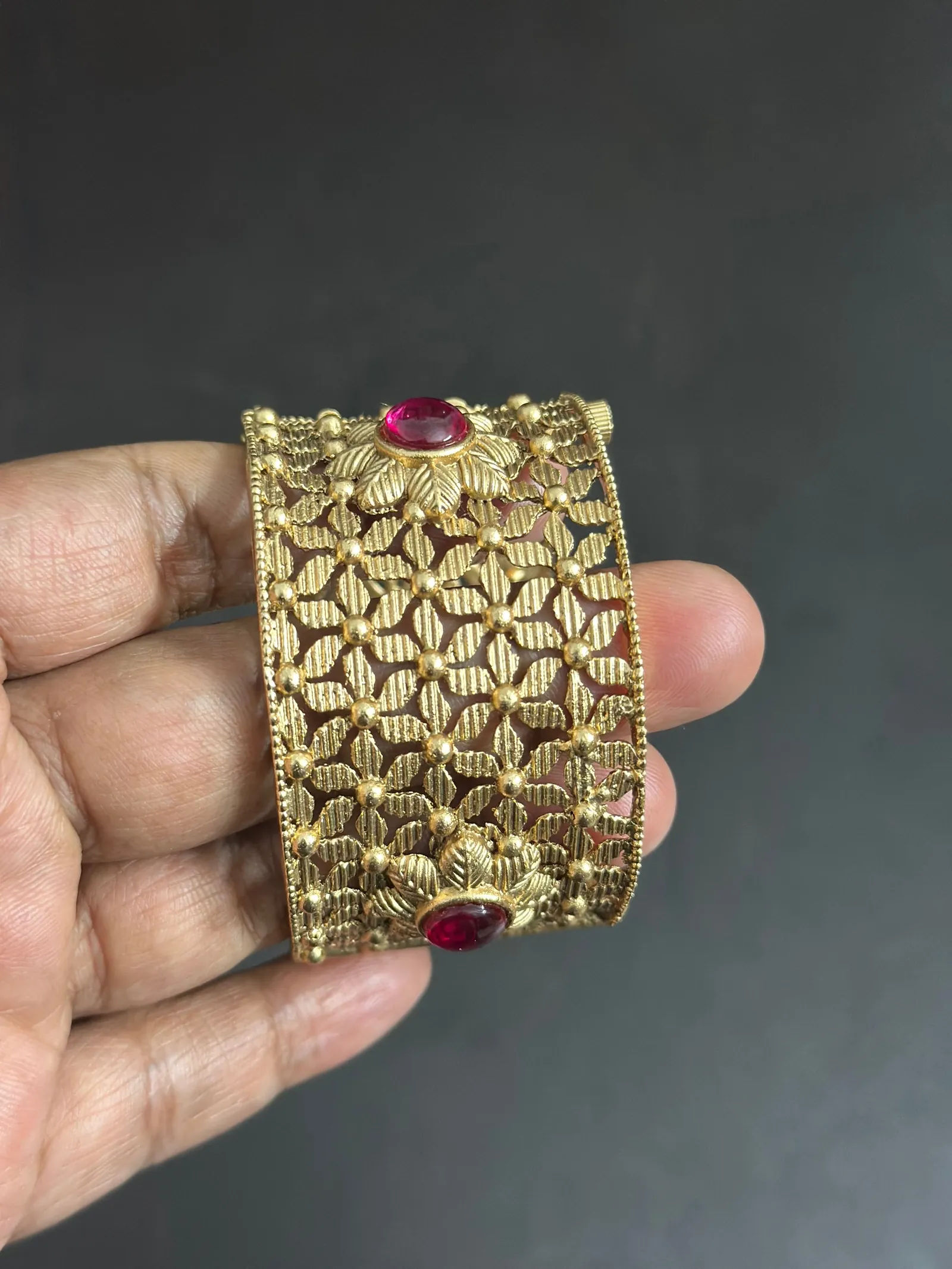 Antique Floral Mesh Red Stone Bangle (Size 2.2)