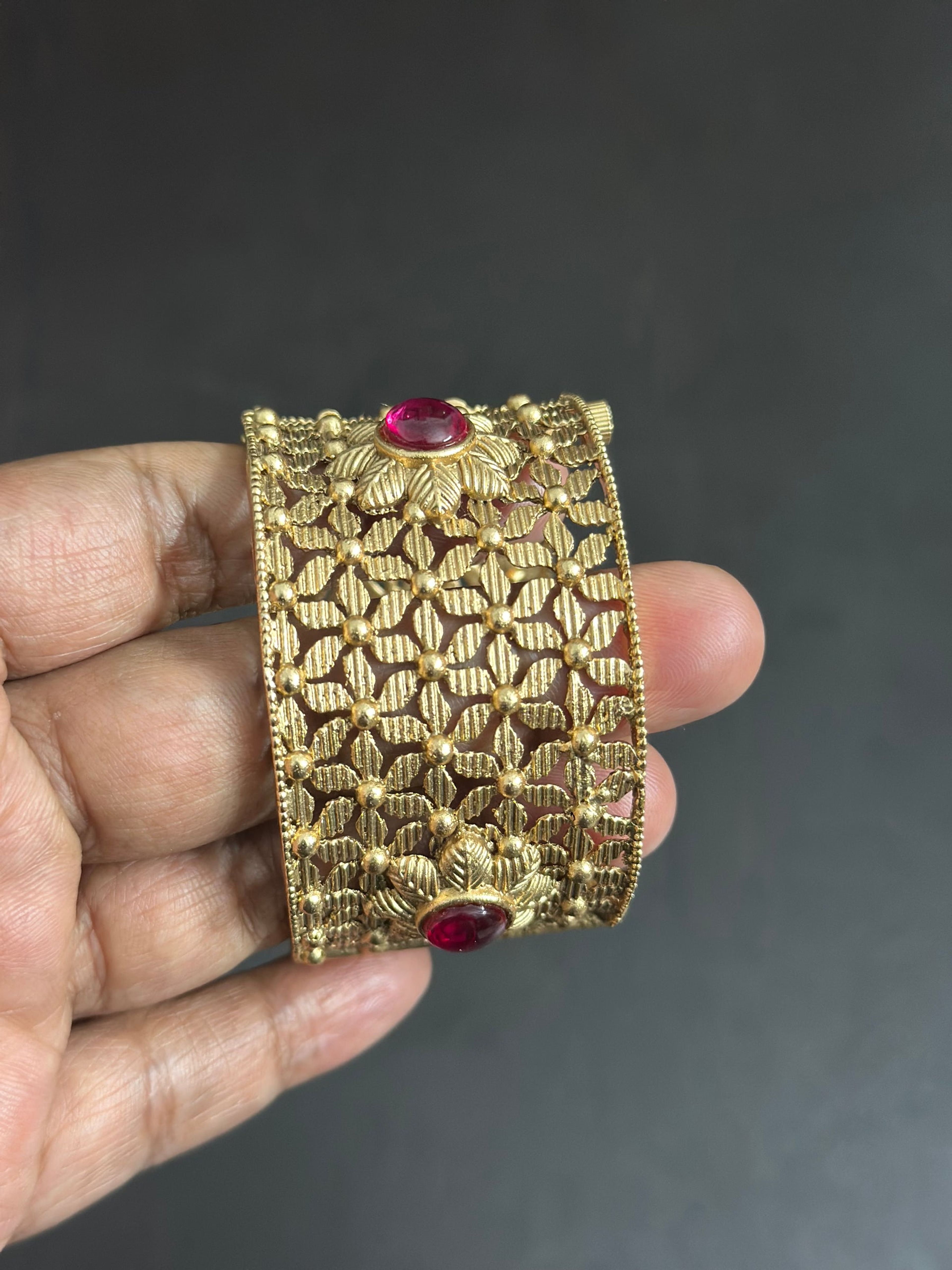 Antique Floral Mesh Red Stone Bangle (Size 2.2)