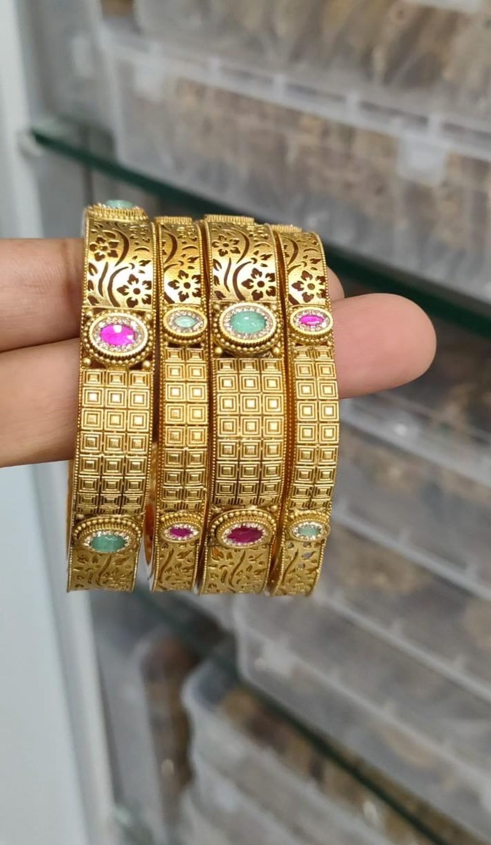 Antique Bangle Set of 4 (Size 2.8)