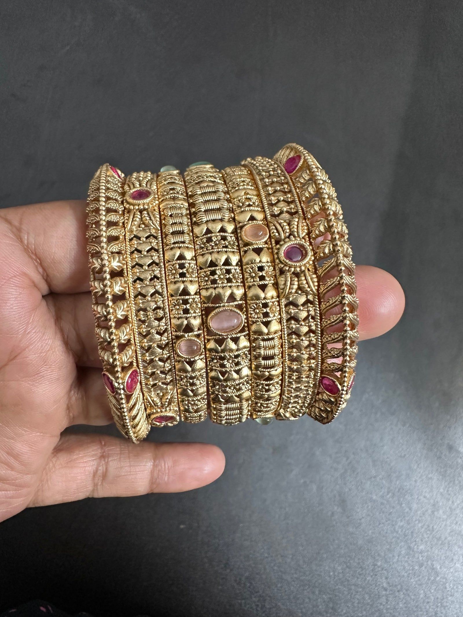 Antique Bangle Set of 7 (Size 2.6)