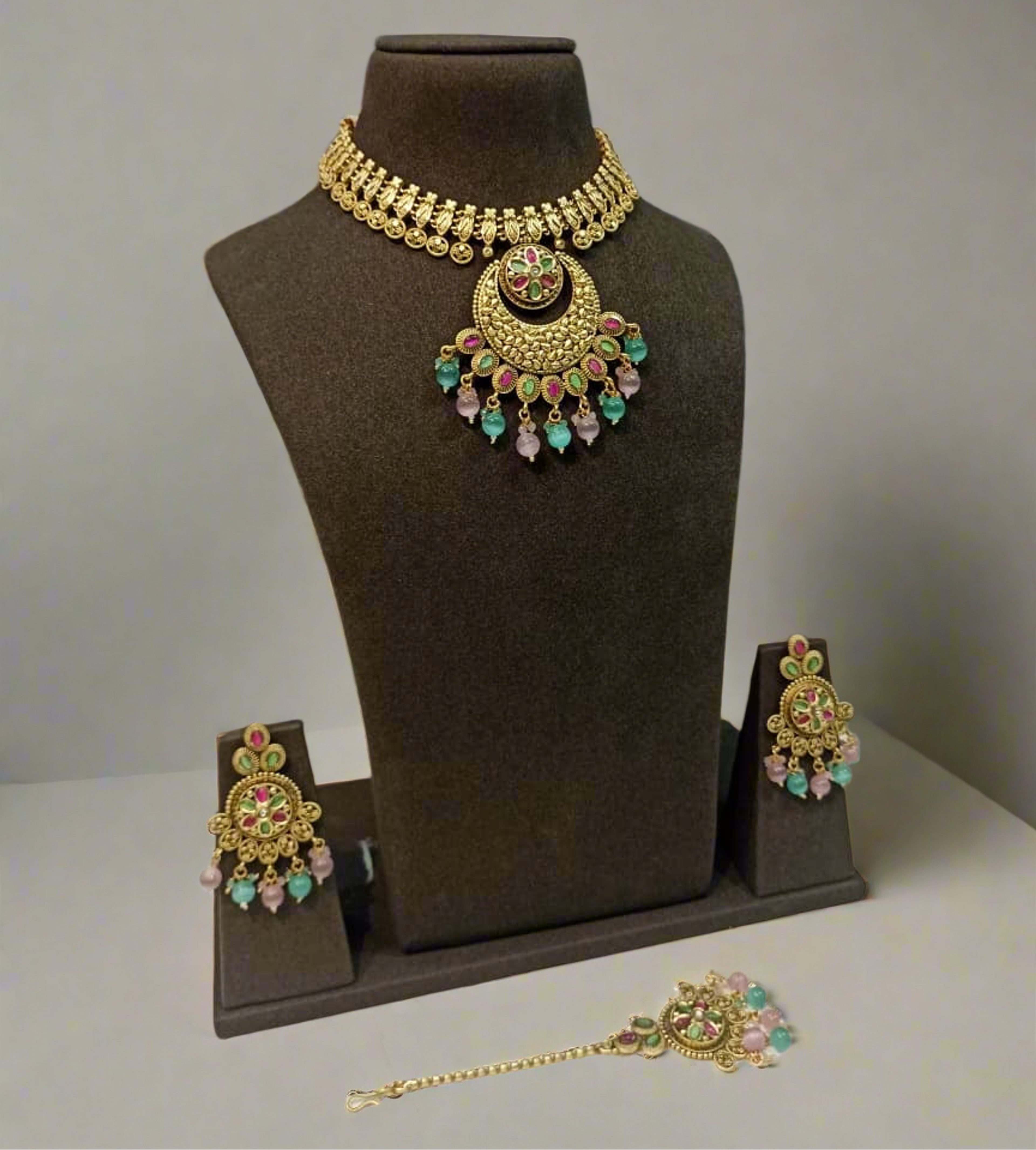 Antique Crescent Multicolour Stone Choker Set