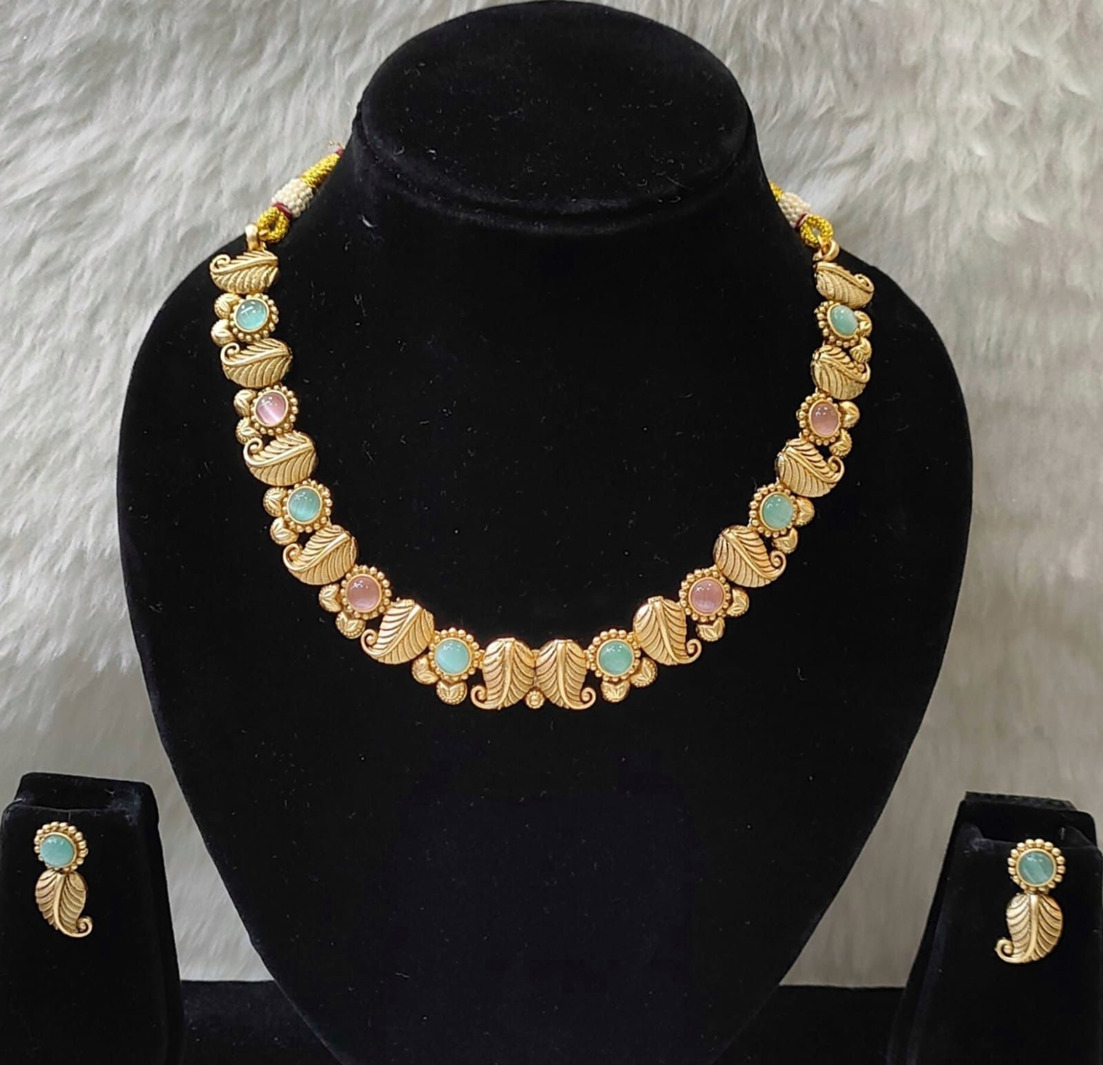 Antique Leaf Motif Stone Choker Set
