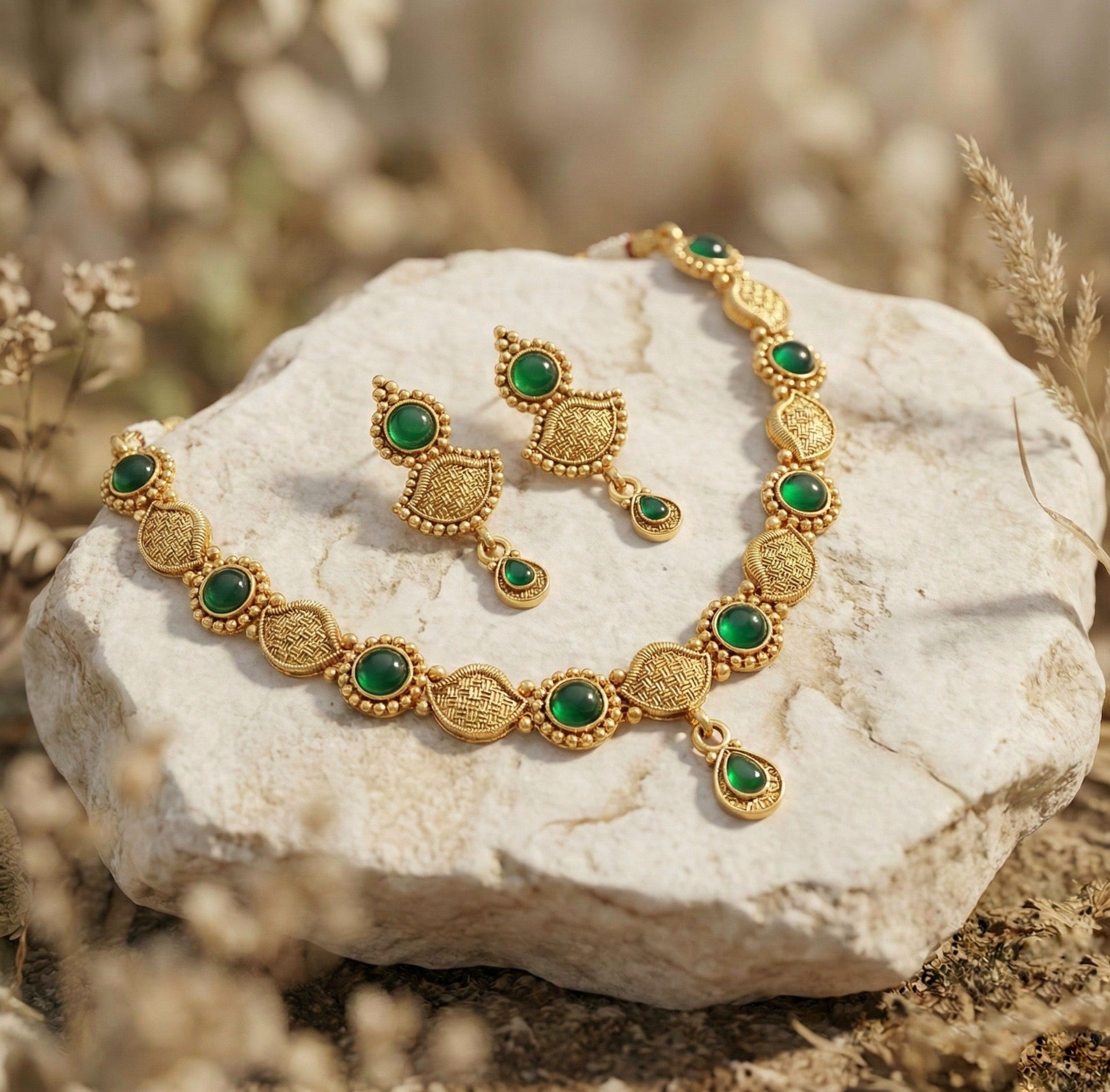 Green Stone Antique Choker Set
