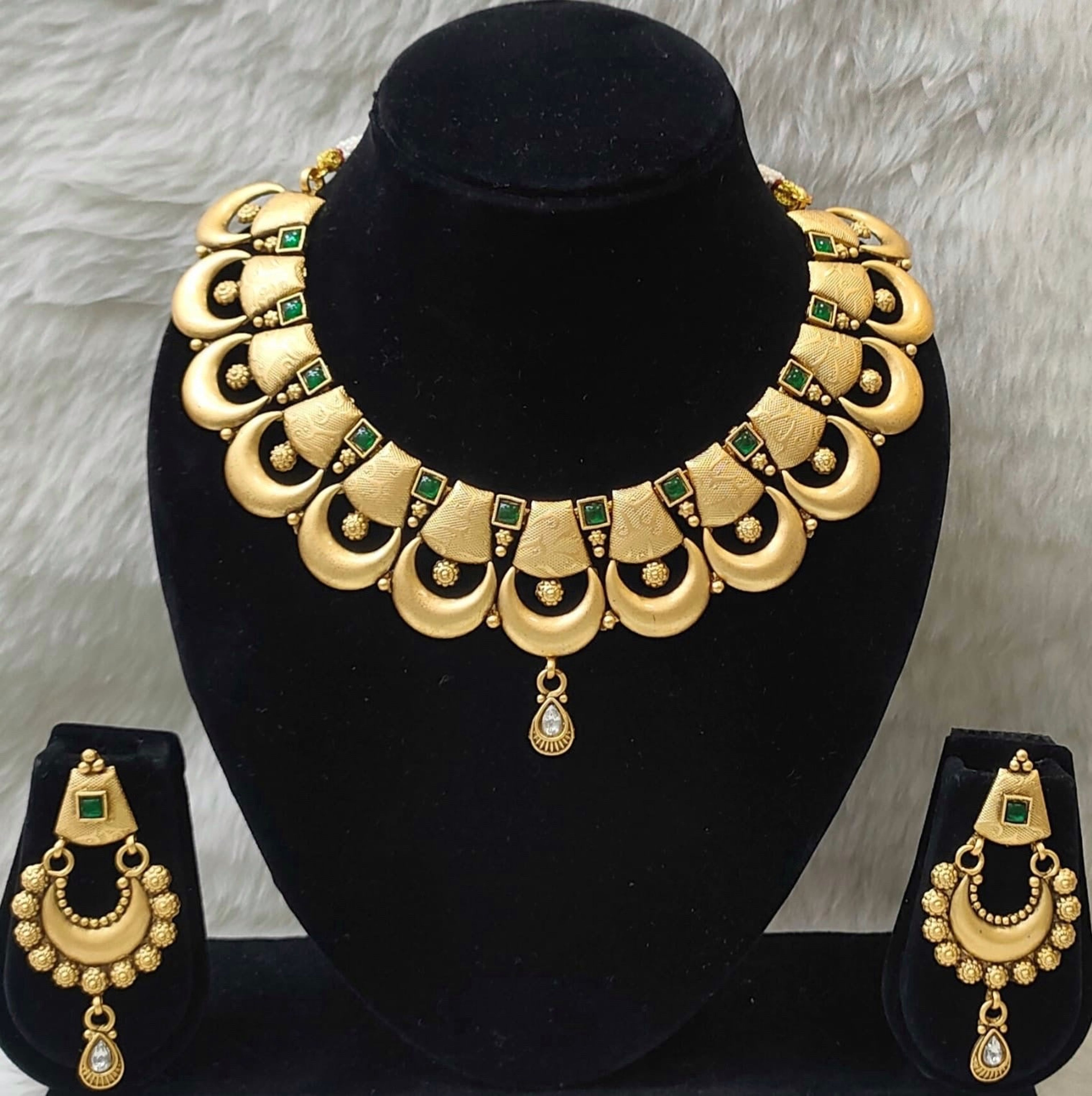 Antique Crescent Green Stone Choker Set