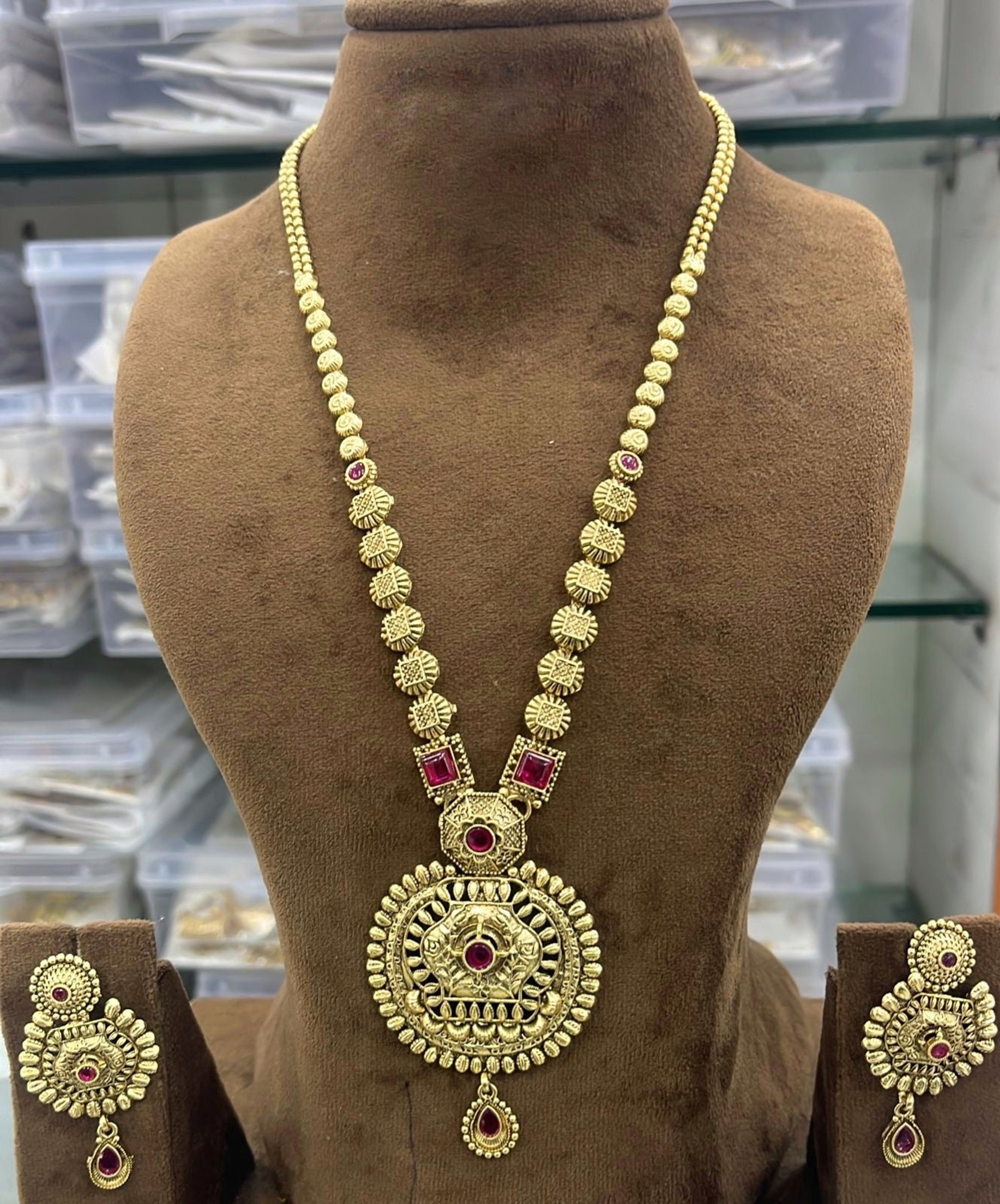 Antique Pink Stone Medallion Long Necklace with Earrings