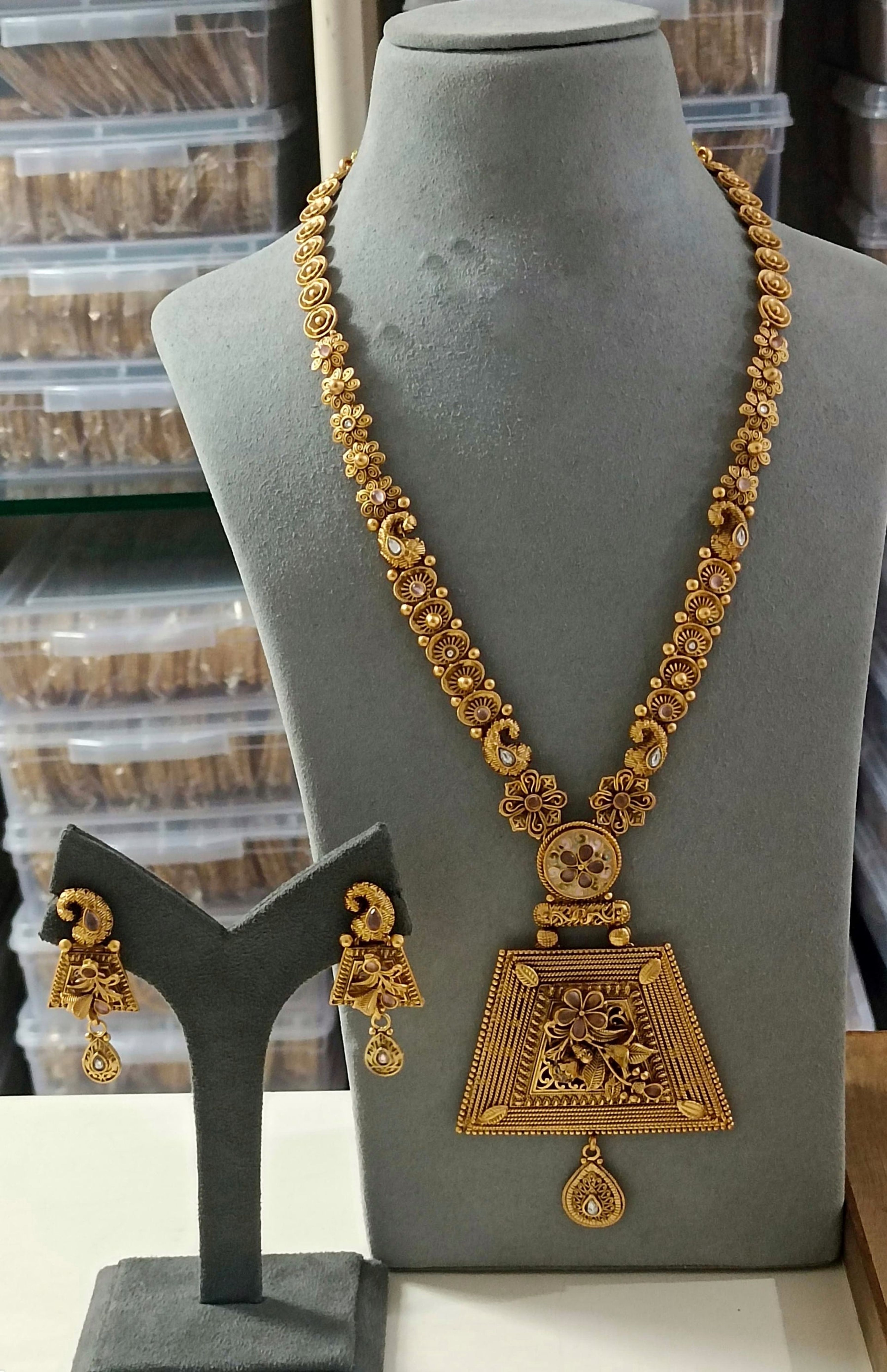 Antique Floral Trapezoid Long Necklace with Earrings
