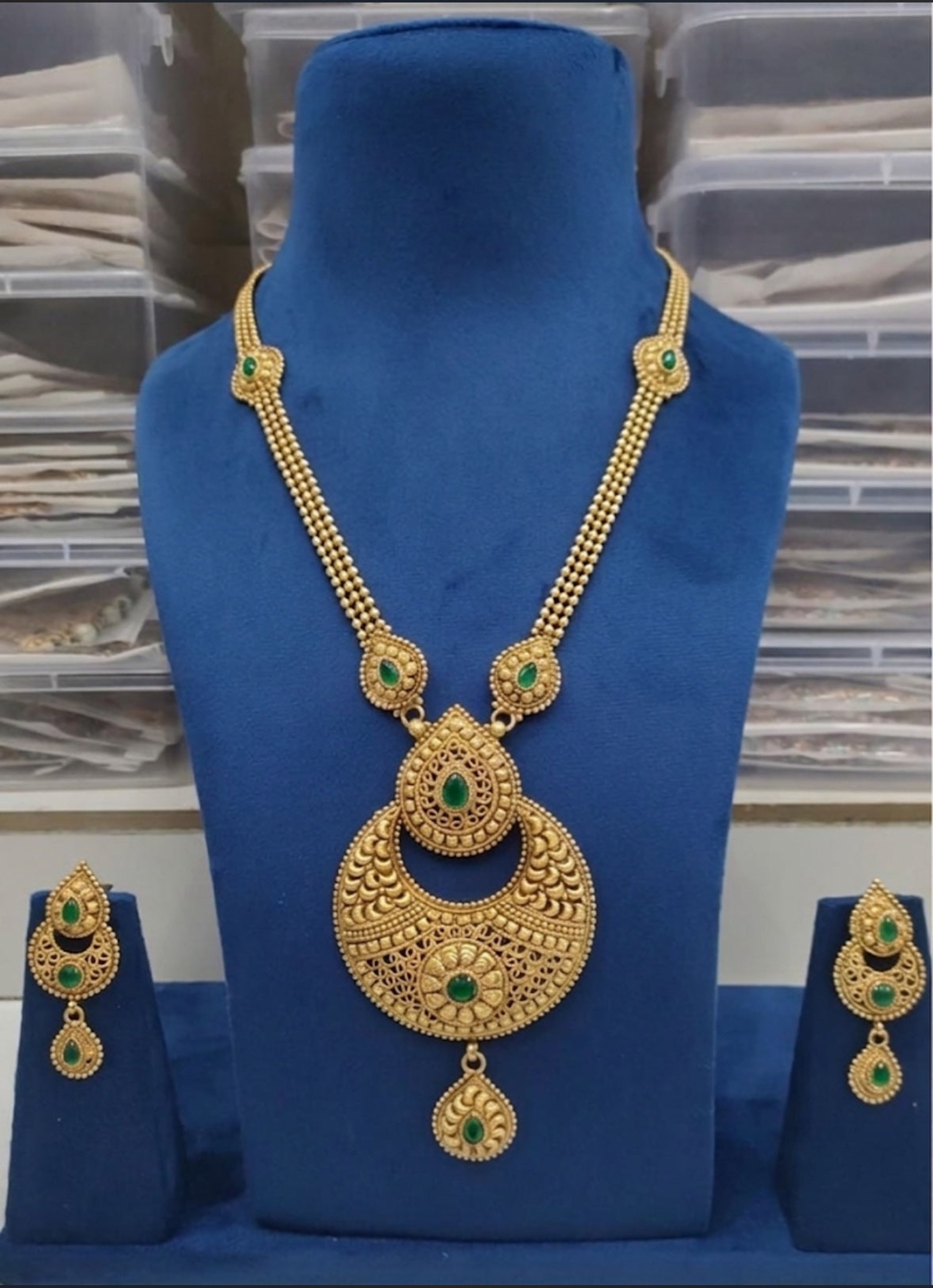 Antique Green Stone Filigree Long Necklace with Earrings