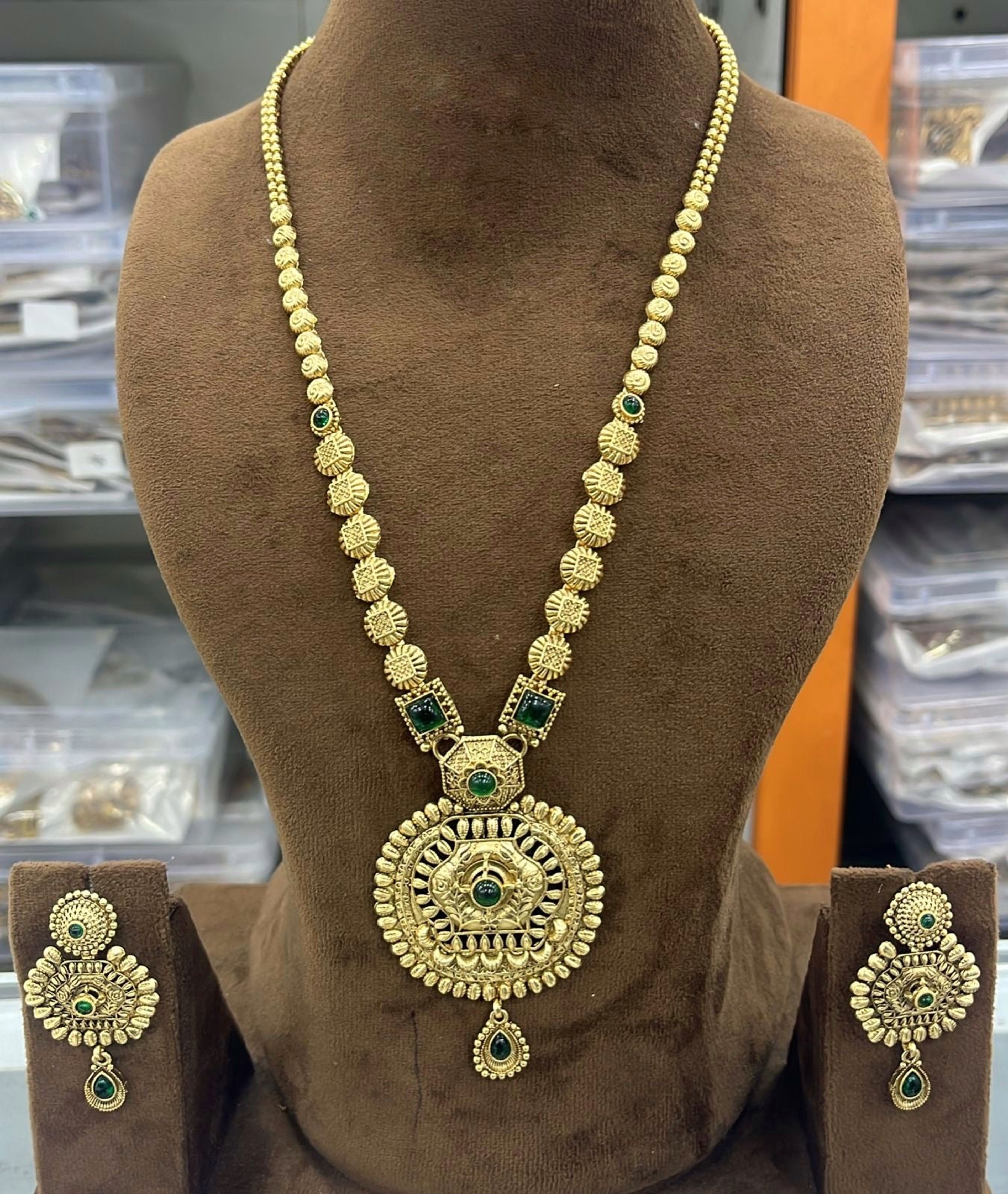 Antique Green Stone Medallion Long Necklace with Earrings