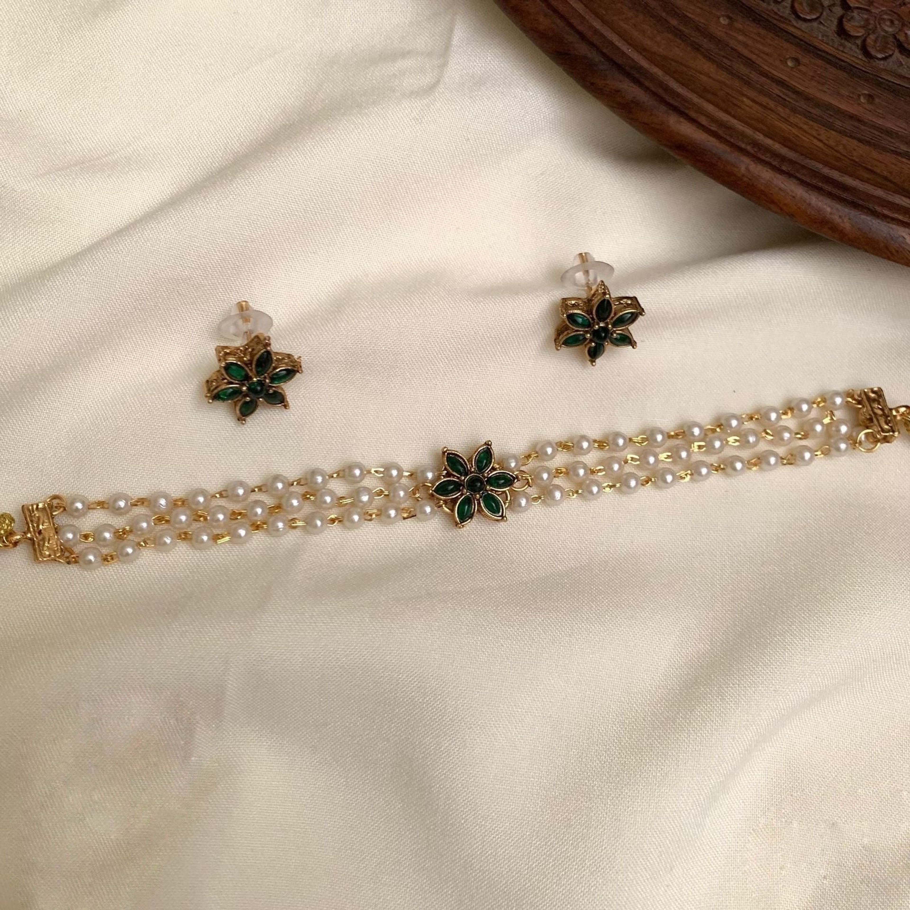 Green Stone Floral Pearl Choker Set