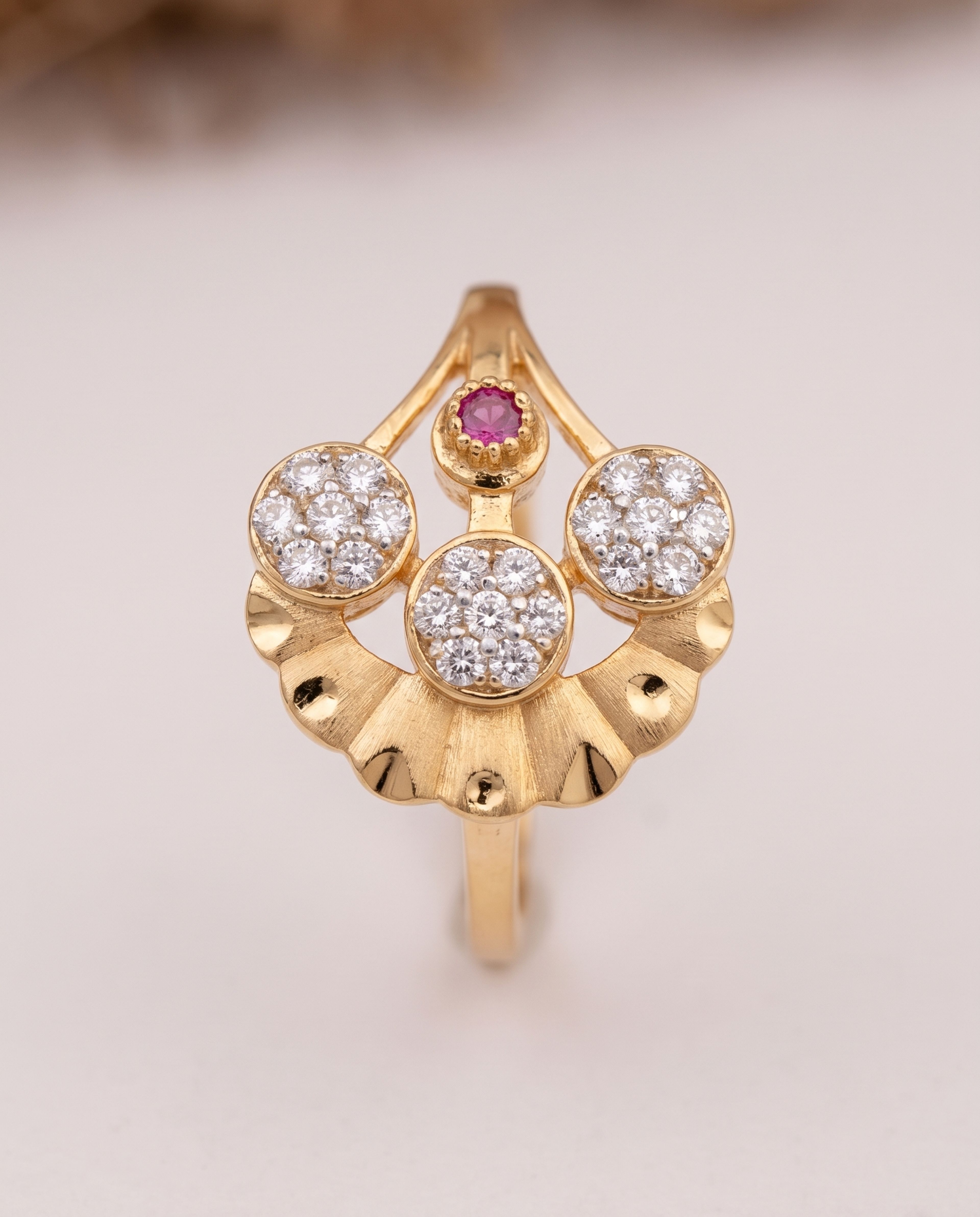 AD Diamond Golden Ring 02, close-up of the detail