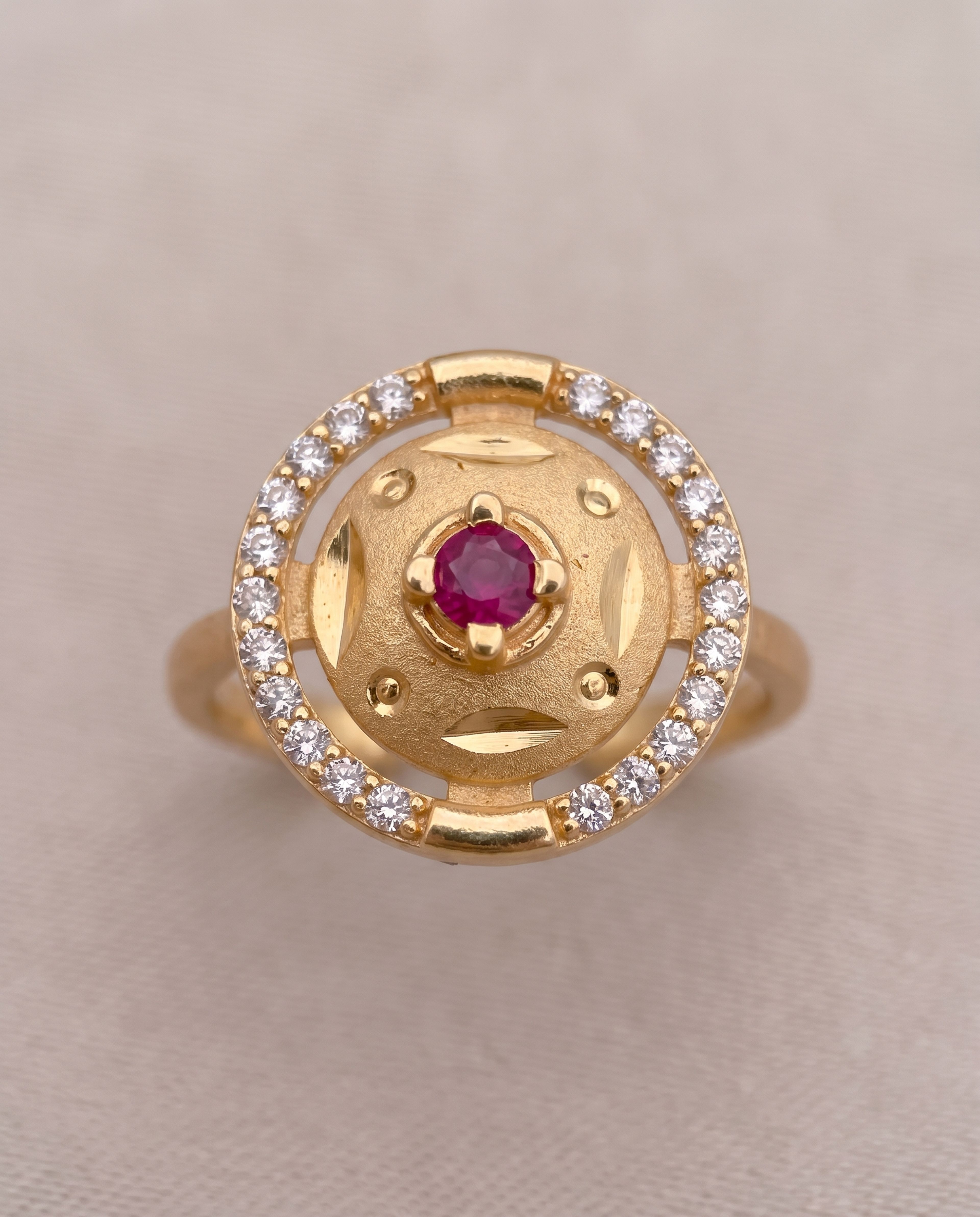 AD Diamond Golden Ring 03, close-up of the detail