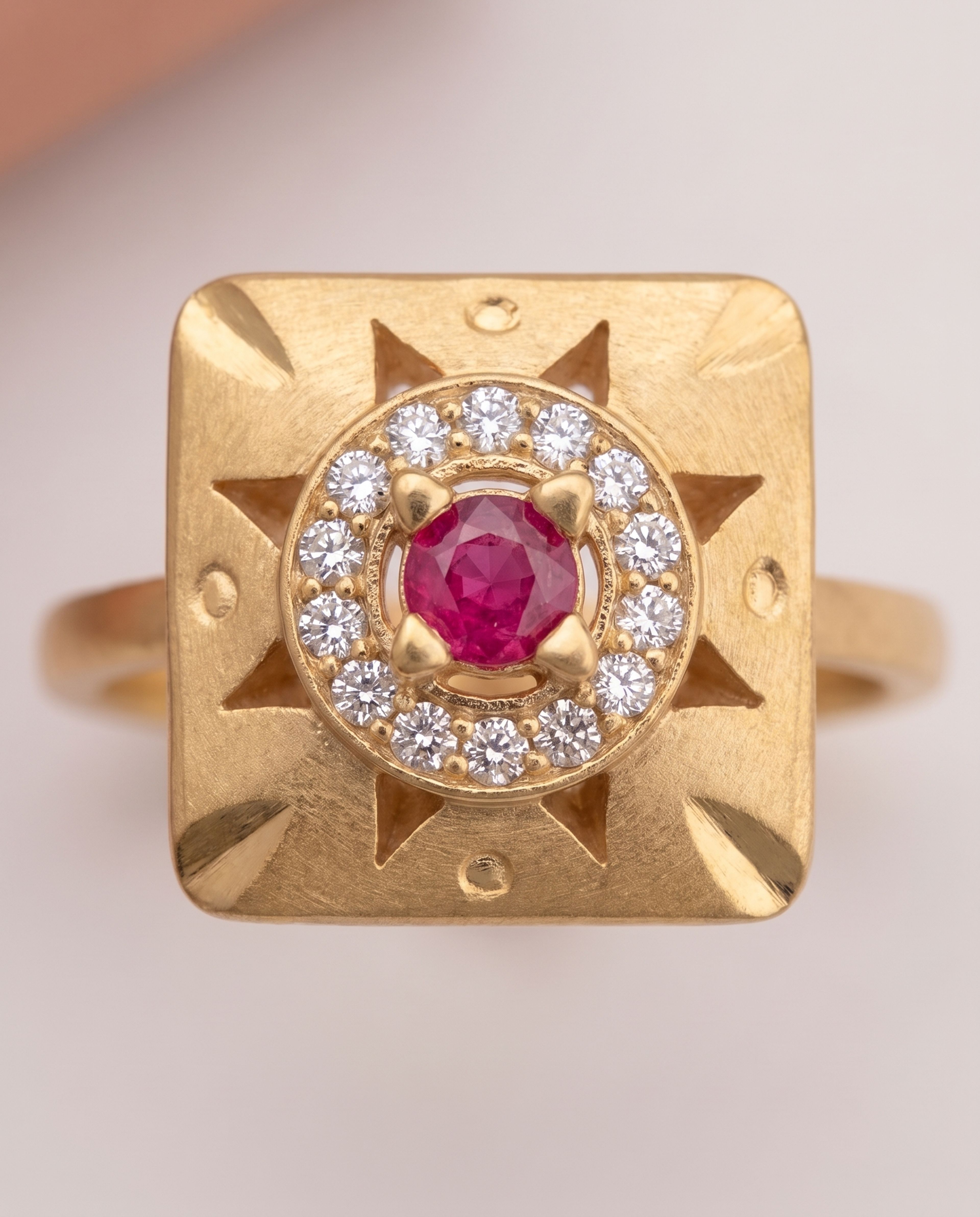 AD Diamond Golden Ring 01, close-up of the detail