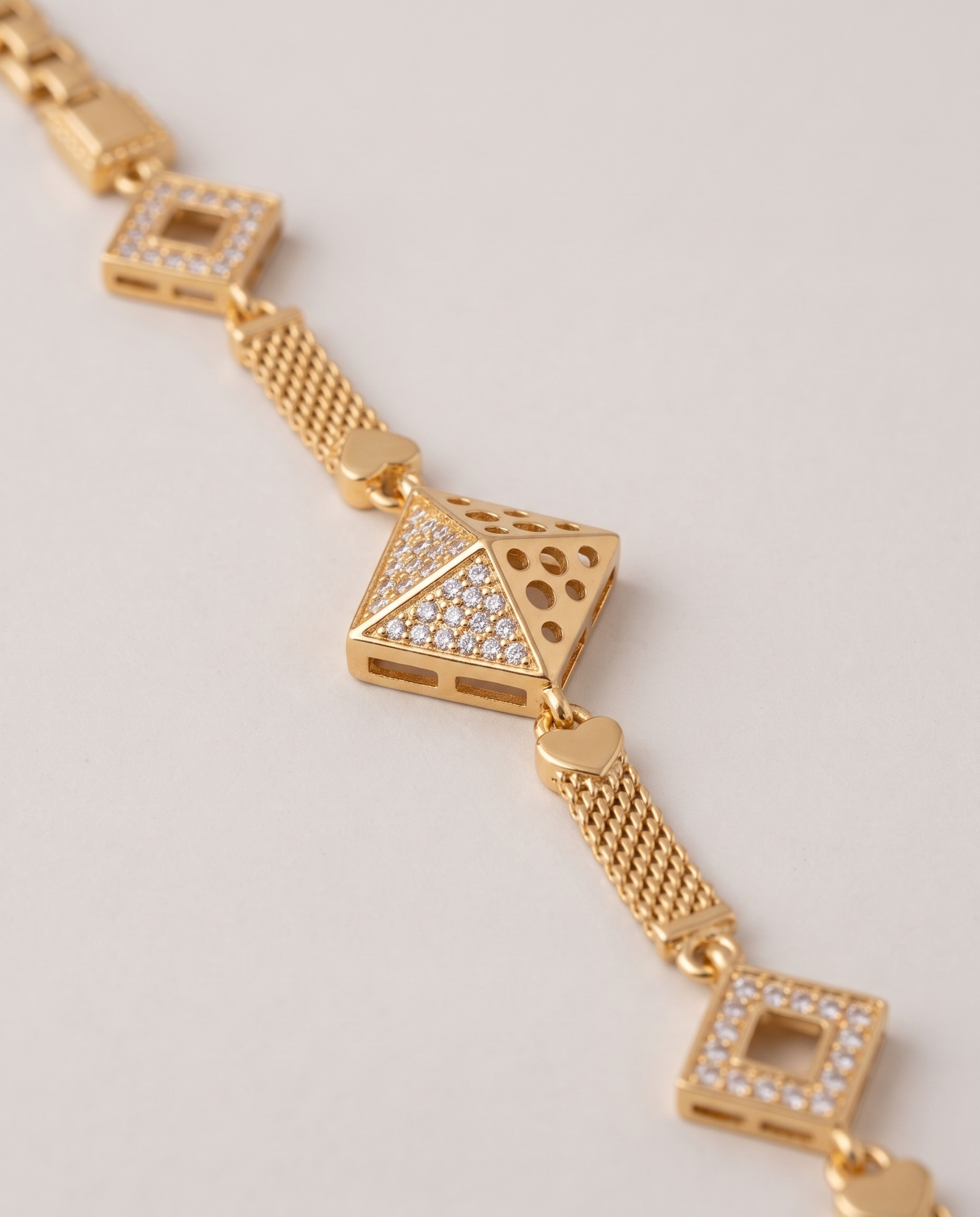 High Gold Ring Bracelet, close-up of the detail