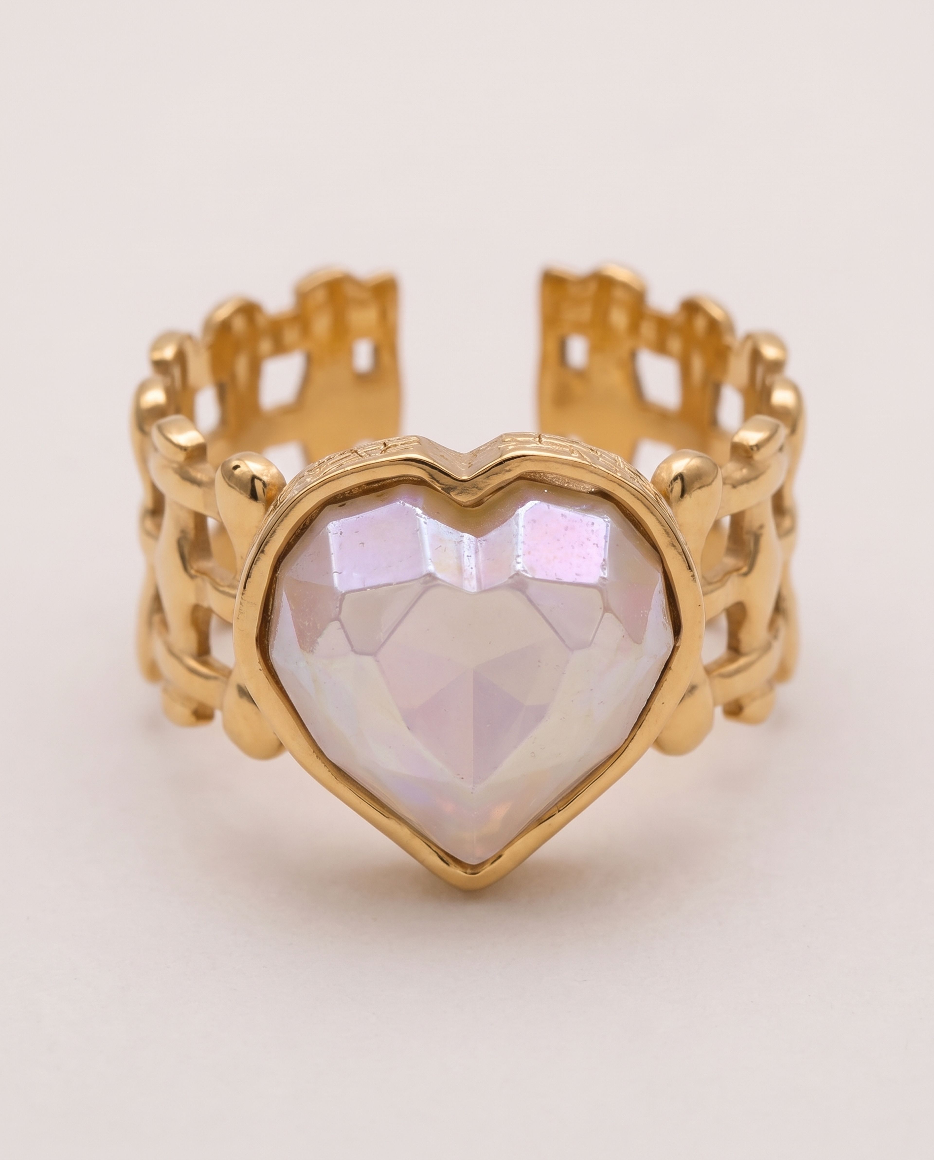 Anti Tarnish Ring, close-up of the detail