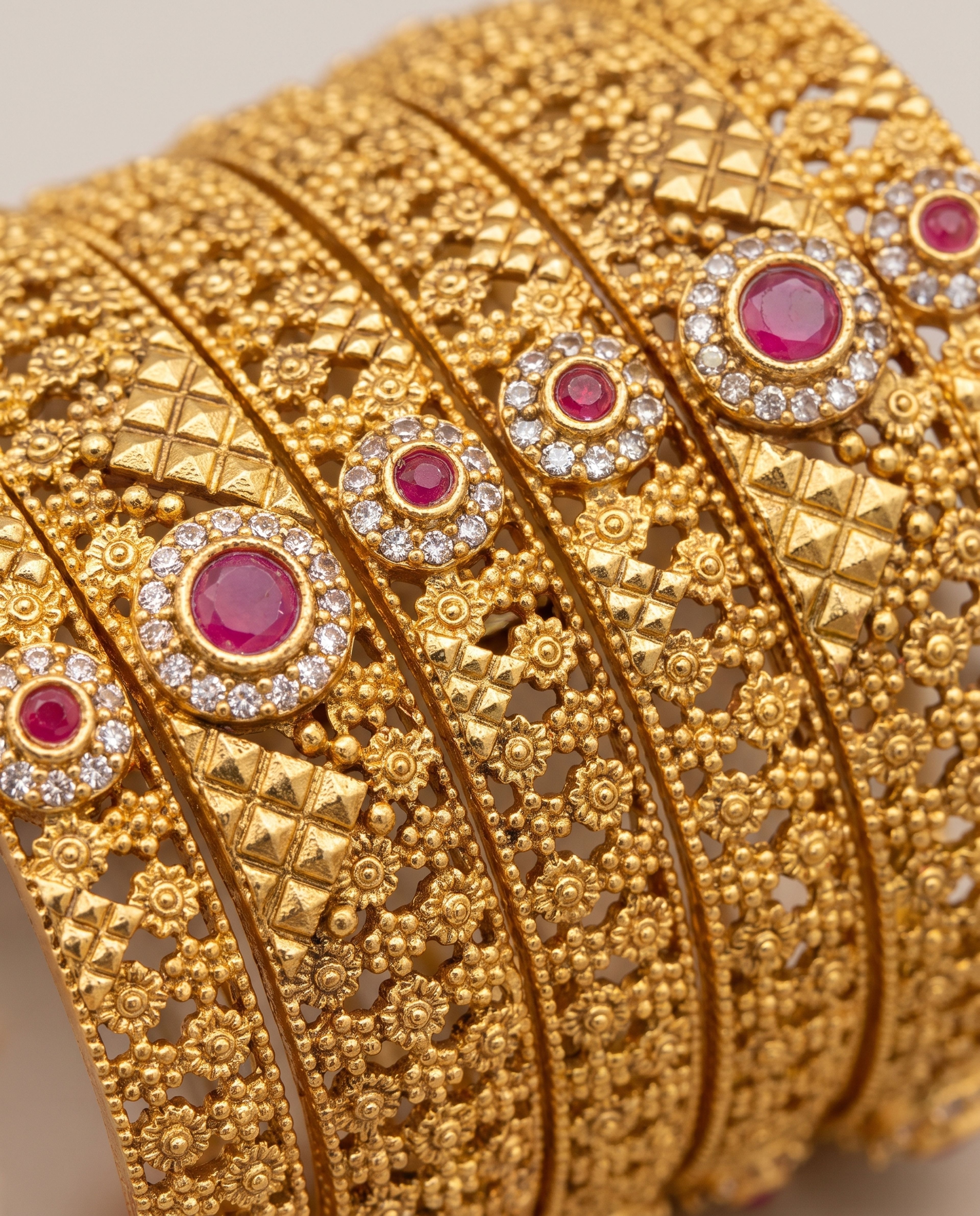 Antique 3 Piece Bangle 2/2, close-up of the detail