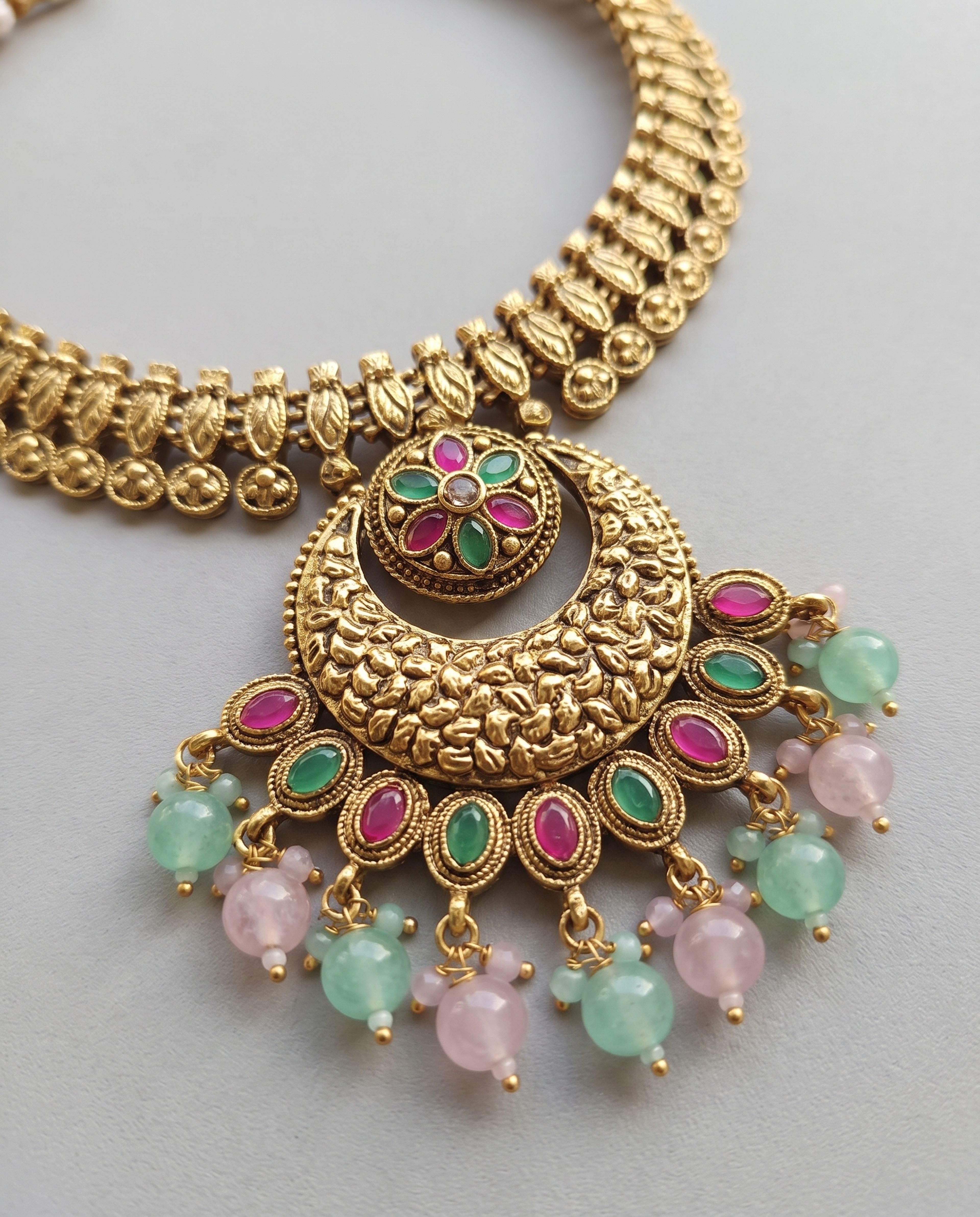 Antique Choker Set, close-up of the detail