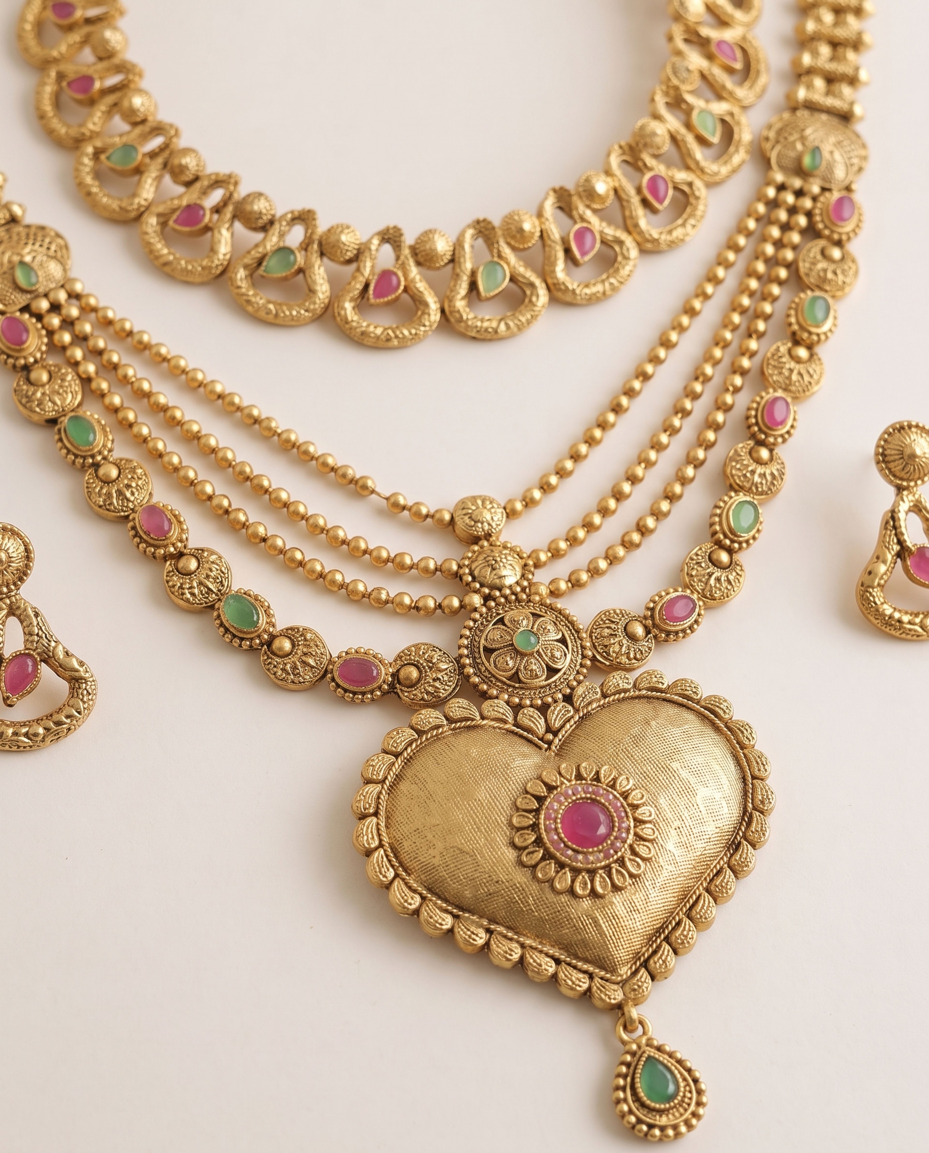 Bridal Antique Set, close-up of the detail