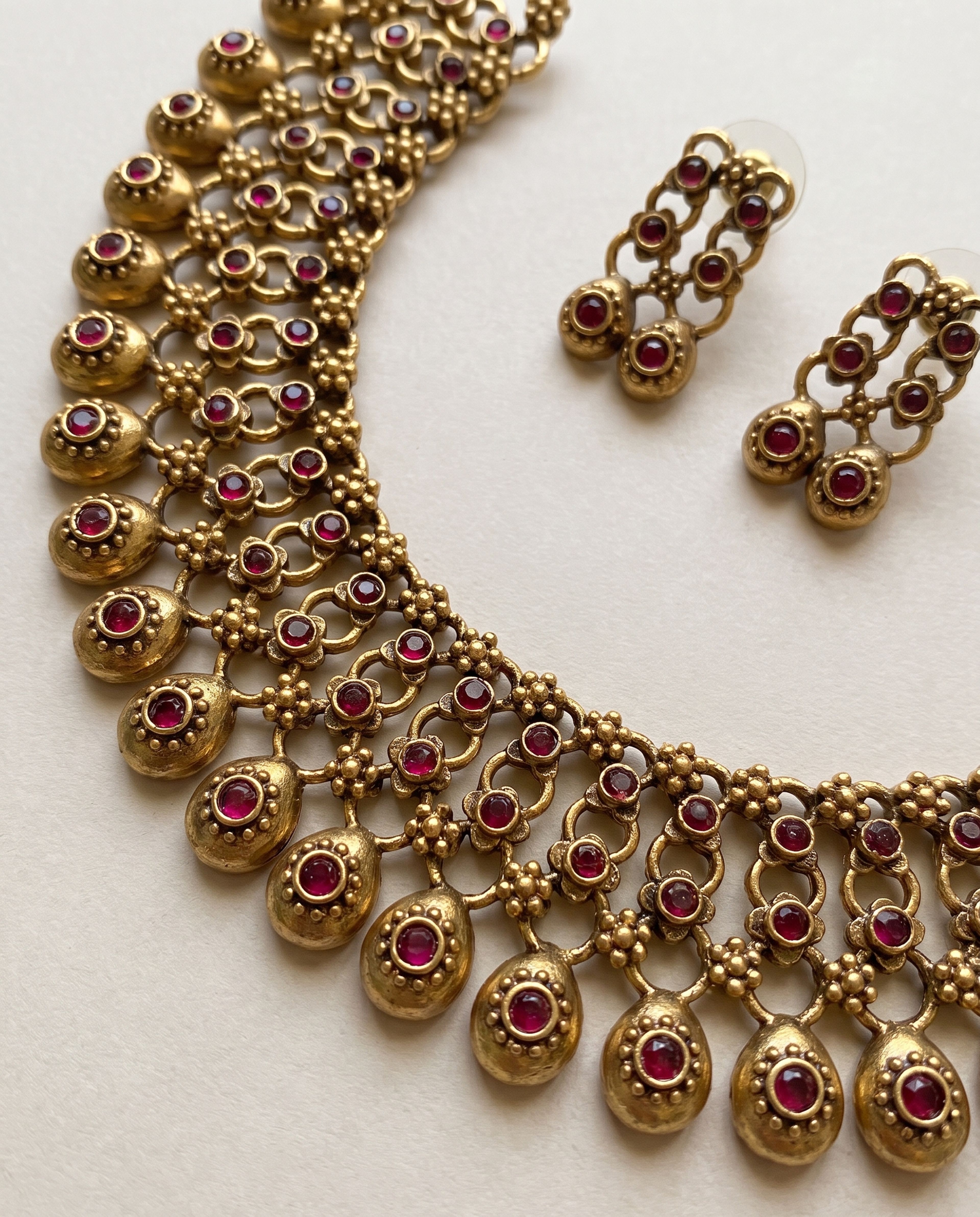 Choker Set, close-up of the detail