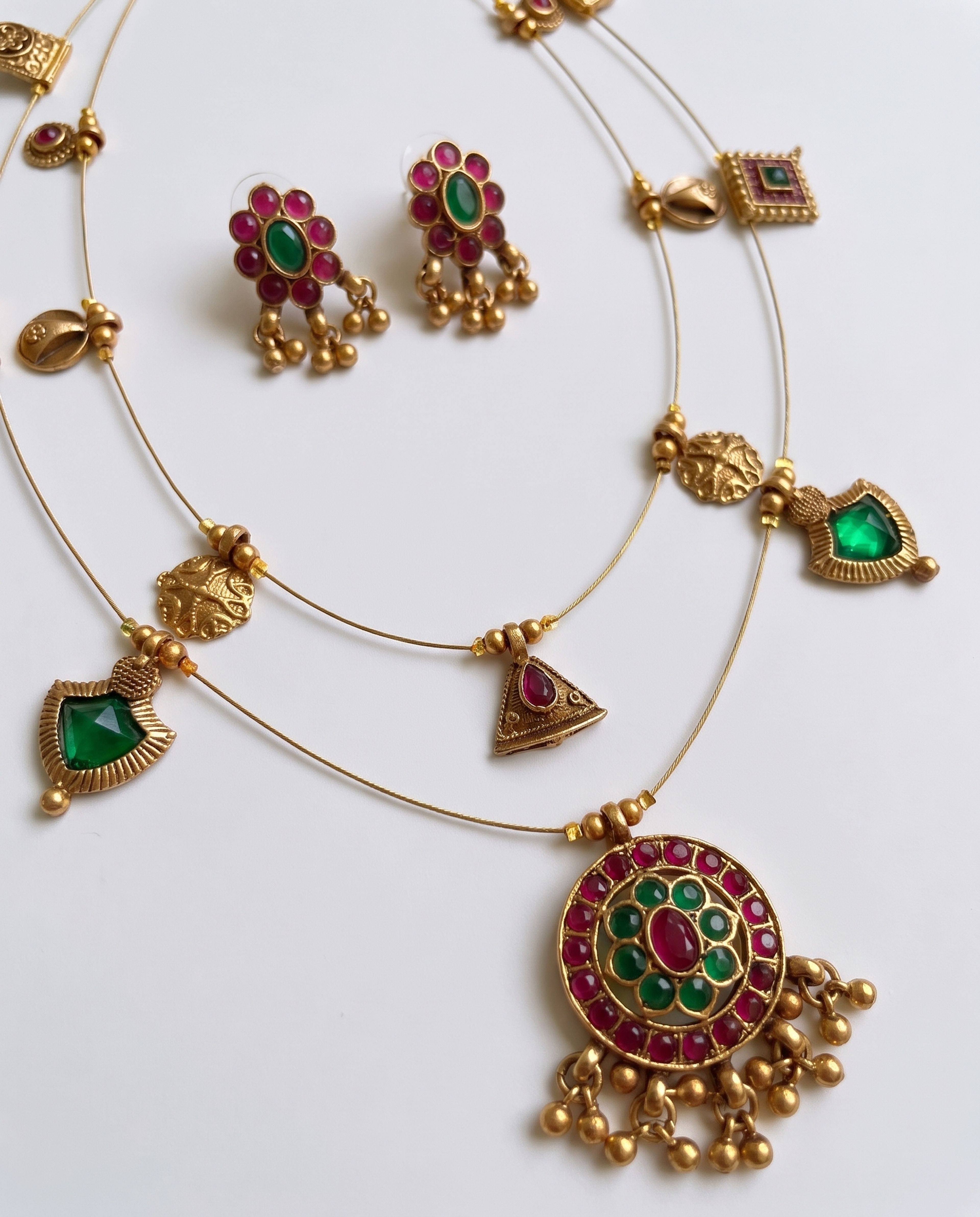 Choker Set, close-up of the detail
