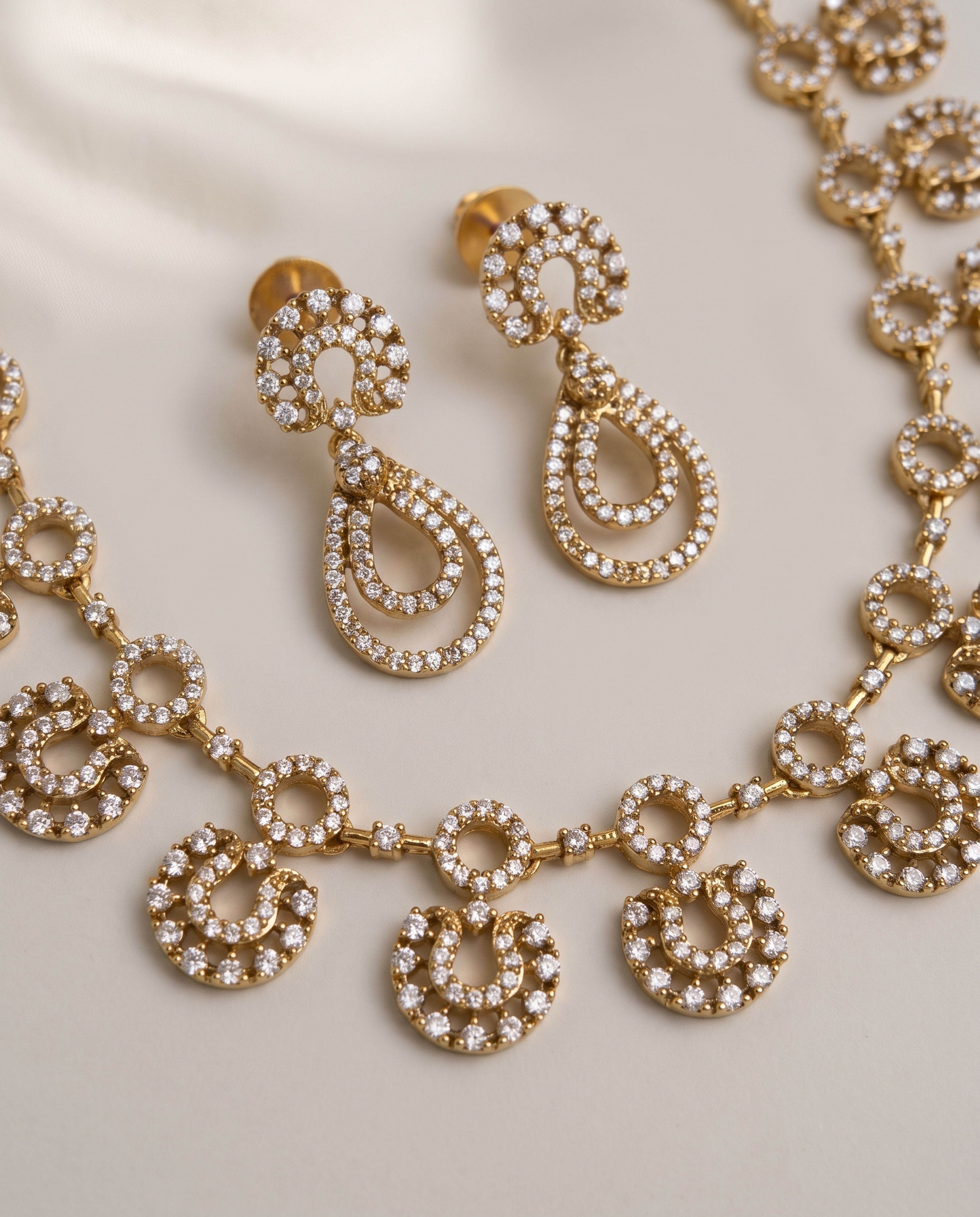 Double Circle Loop Necklace Set, close-up of the detail