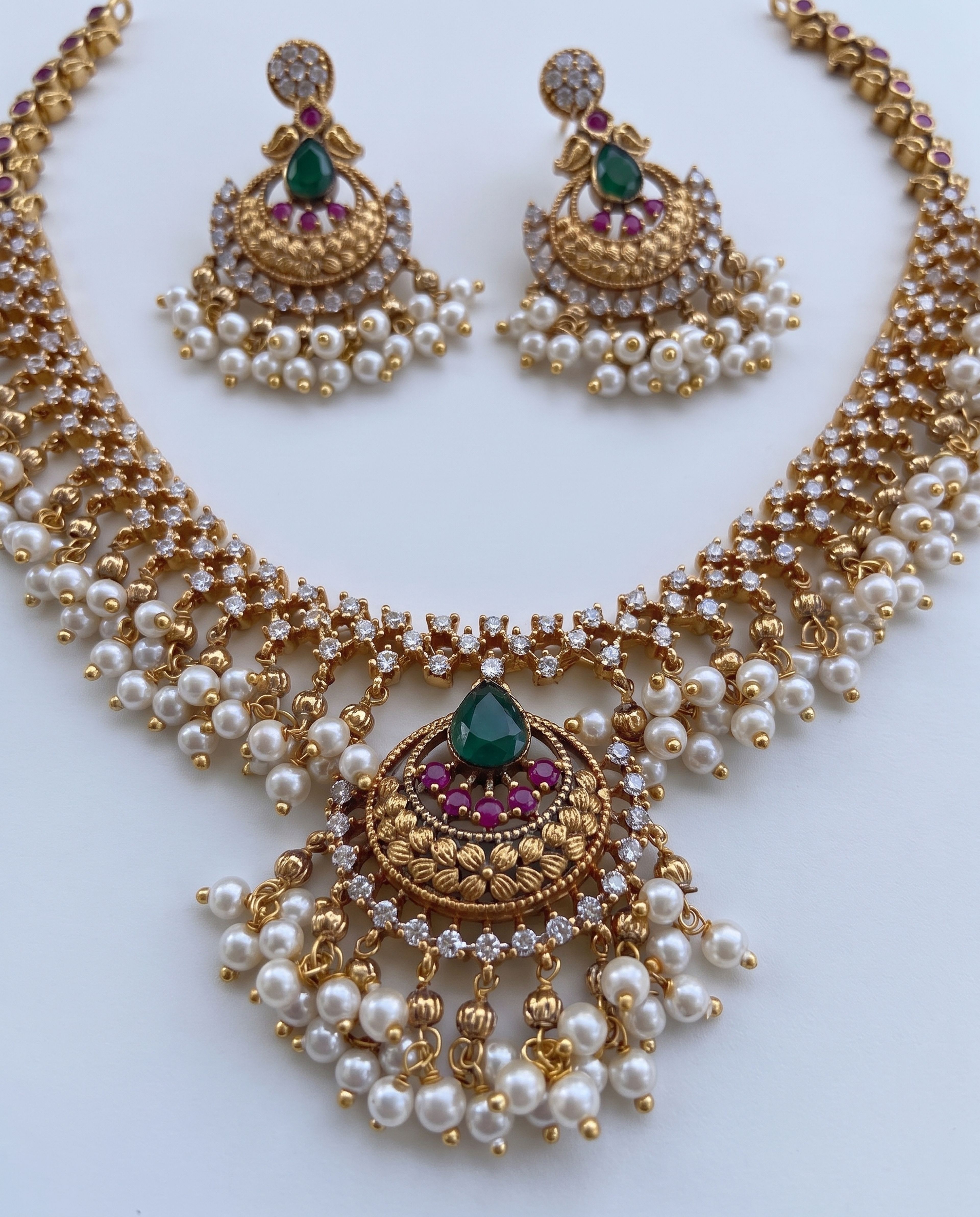 Emira Bridal Set, close-up of the detail