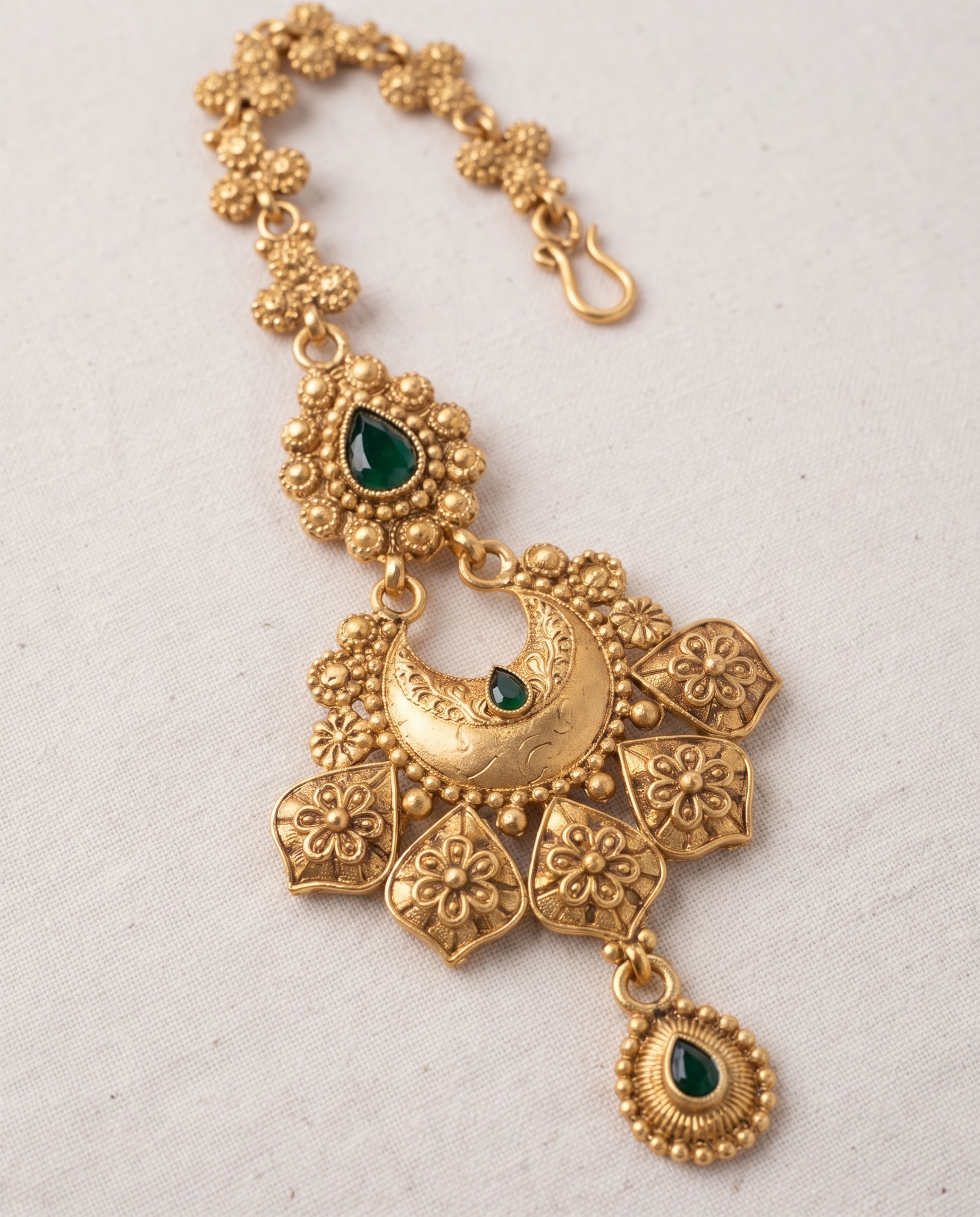 Maang Tikka, close-up of the detail