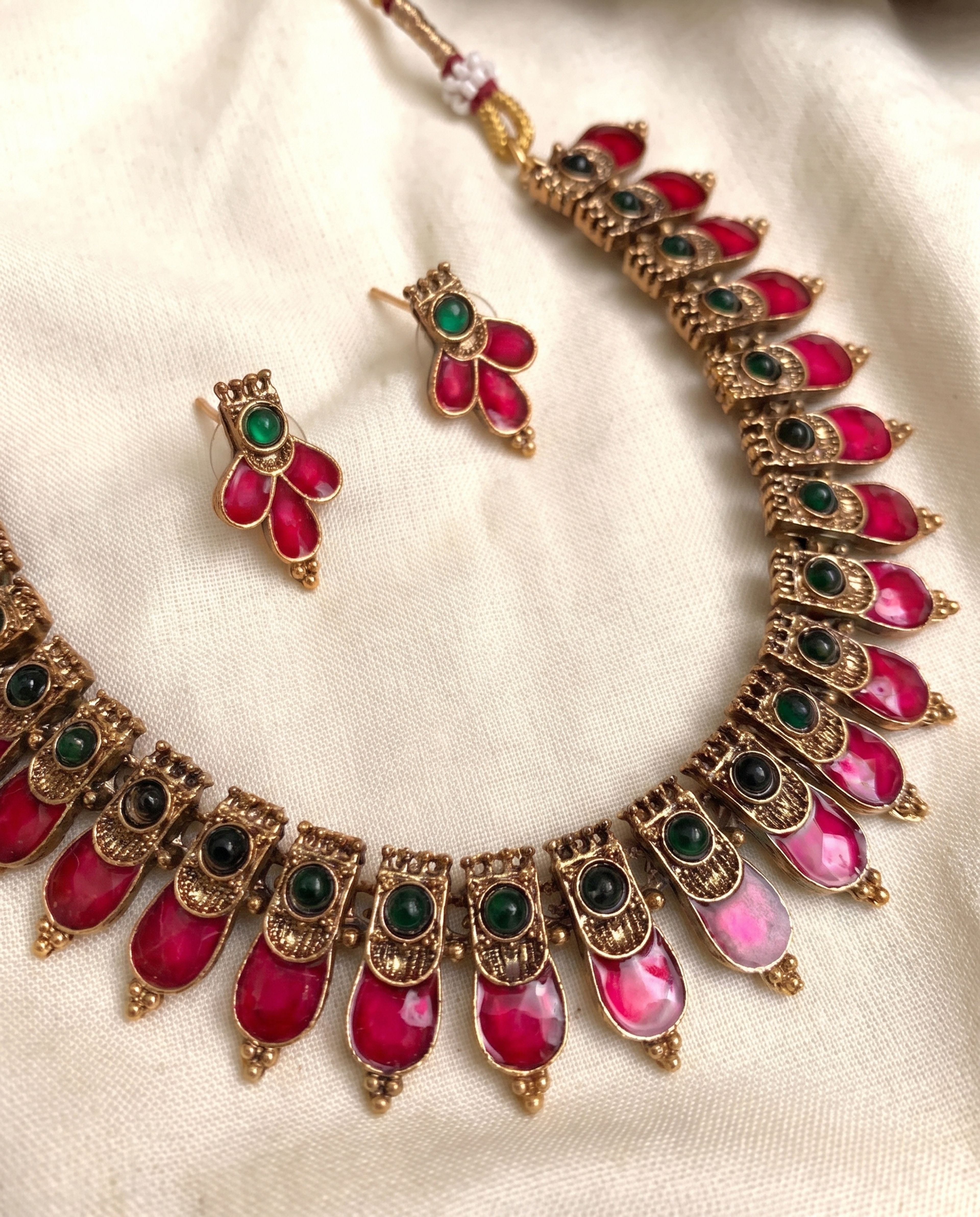 Palakka Maala Set, close-up of the detail