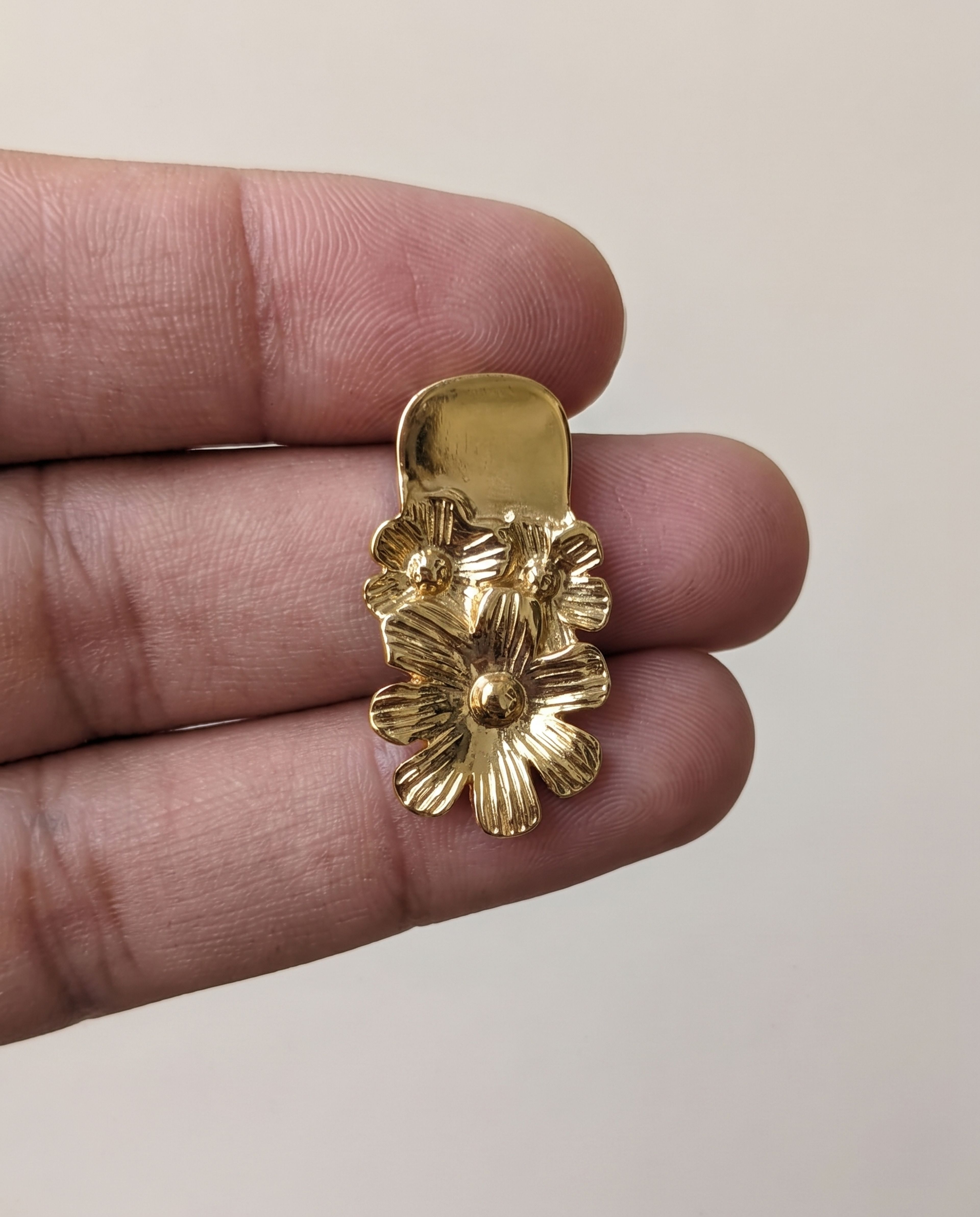 Petal Drop Earring Anti Tarnish, close-up of the detail