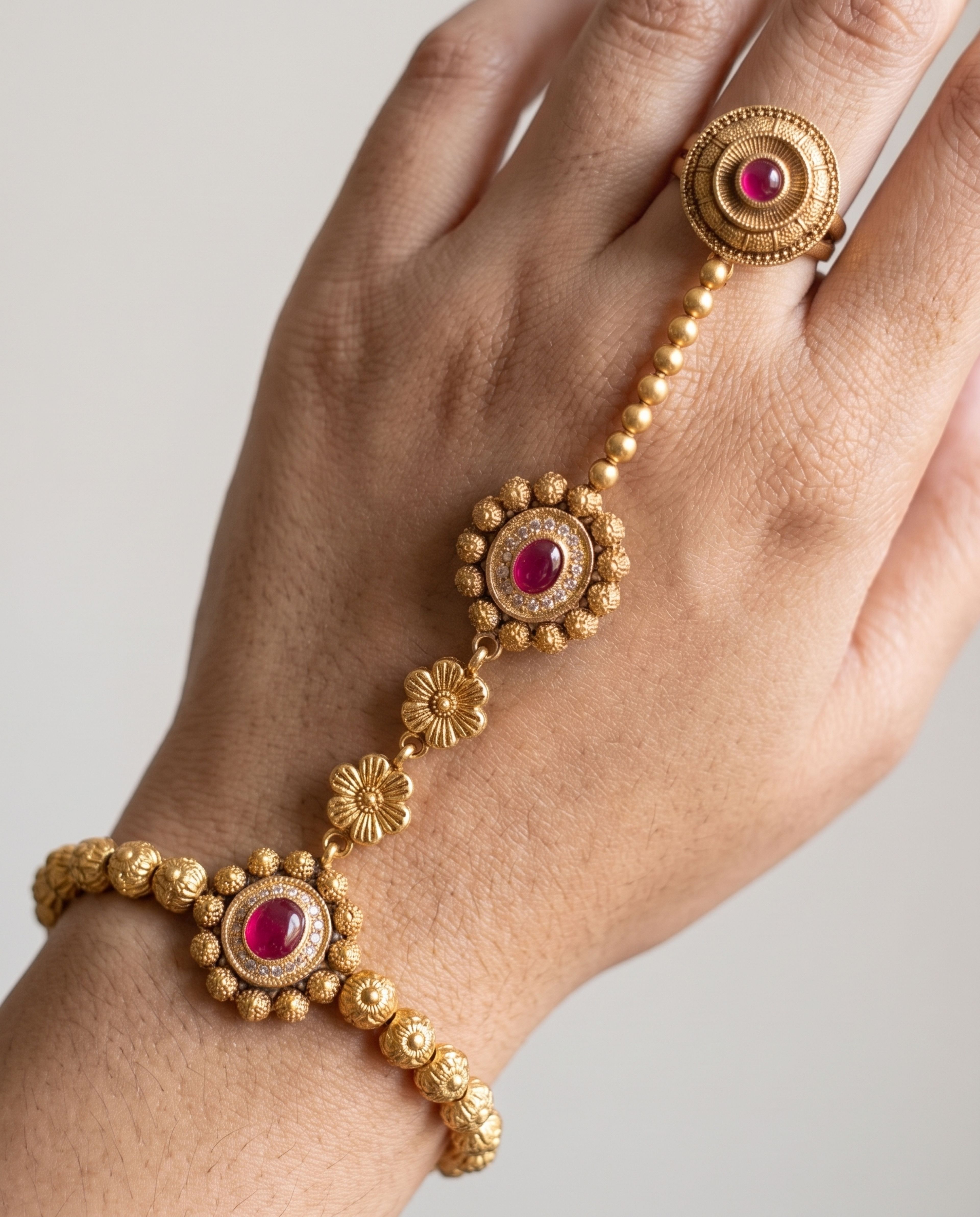 Ring Bracelet (1 piece), close-up of the detail