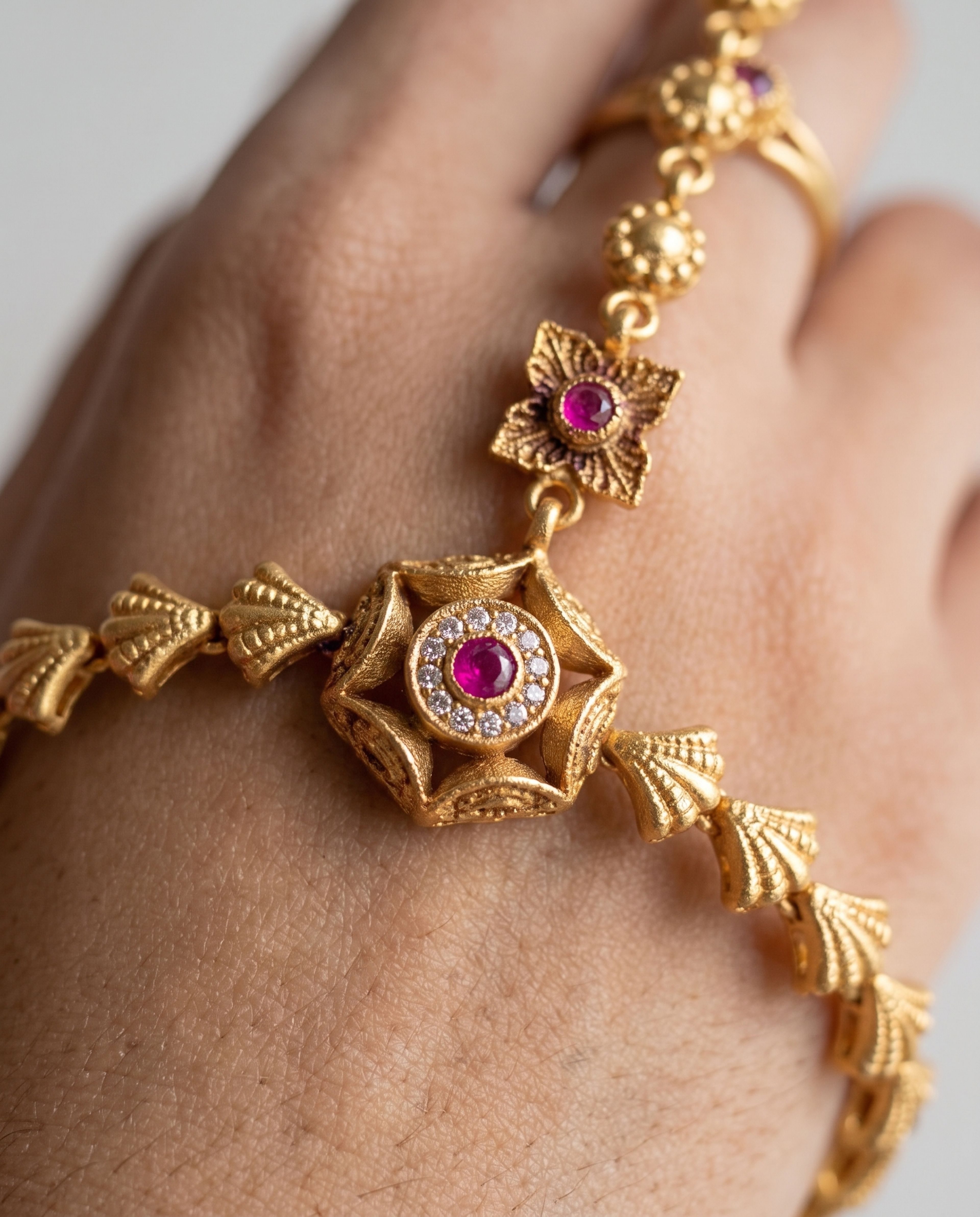 Ring Bracelet (1 piece), close-up of the detail
