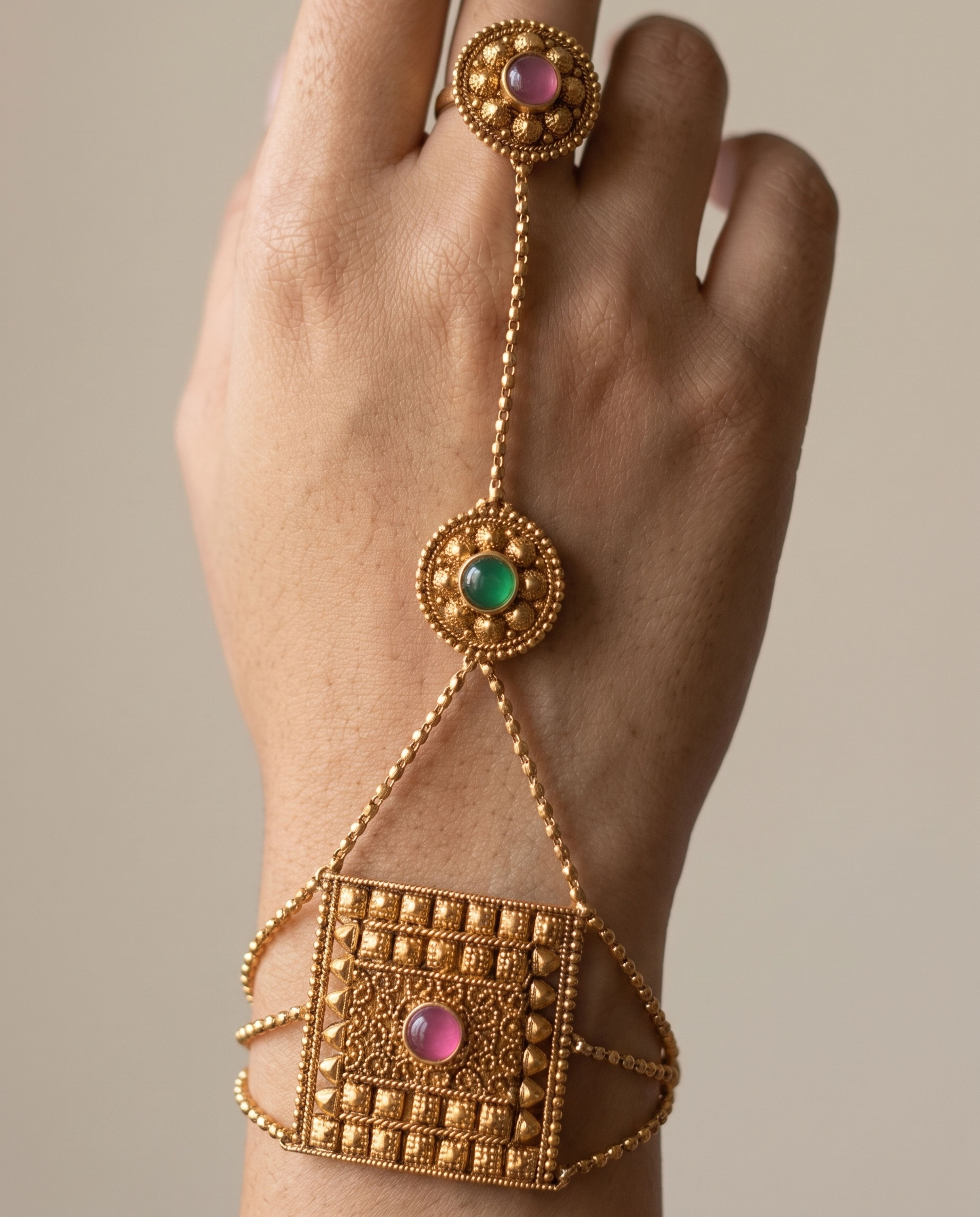 Ring Bracelet 02, close-up of the detail