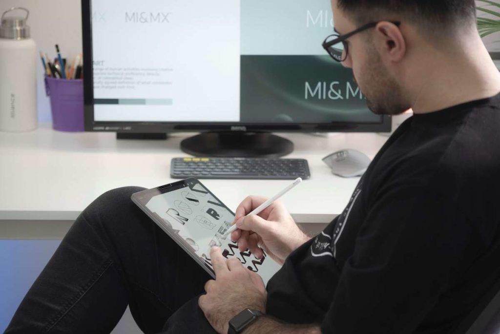 Leer efficient werken met Photoshop, Indesign en Illustrator in het grafisch vormgeven traject op soofos