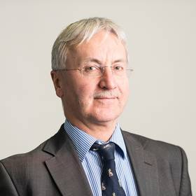 Consultant General Surgeon Paul Maddox