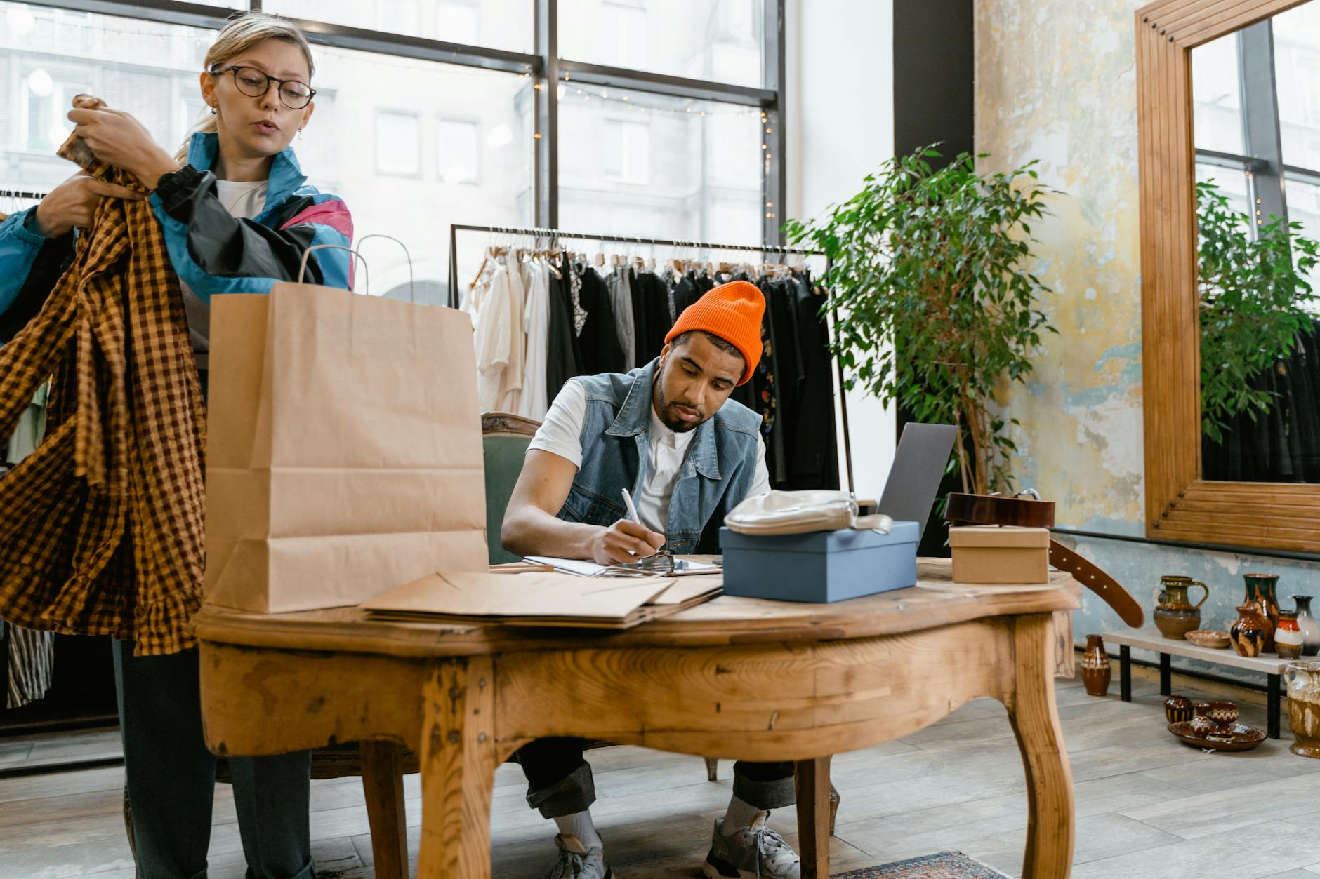 Skärm med integrerad bokföringslösning för detaljhandel i butiksmiljö